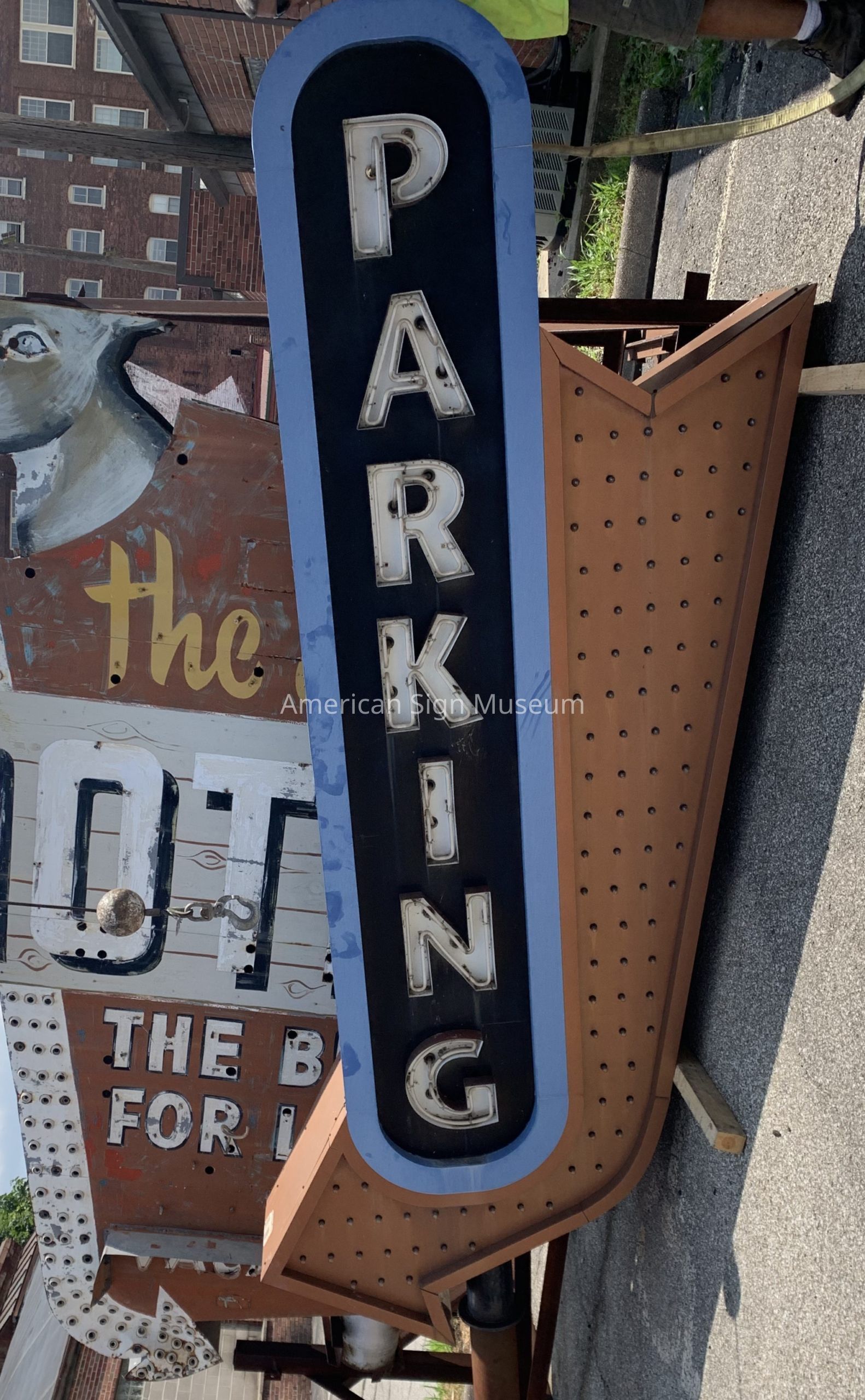 Arrow Parking Sign with Neon and Lightbulbs picture number 1