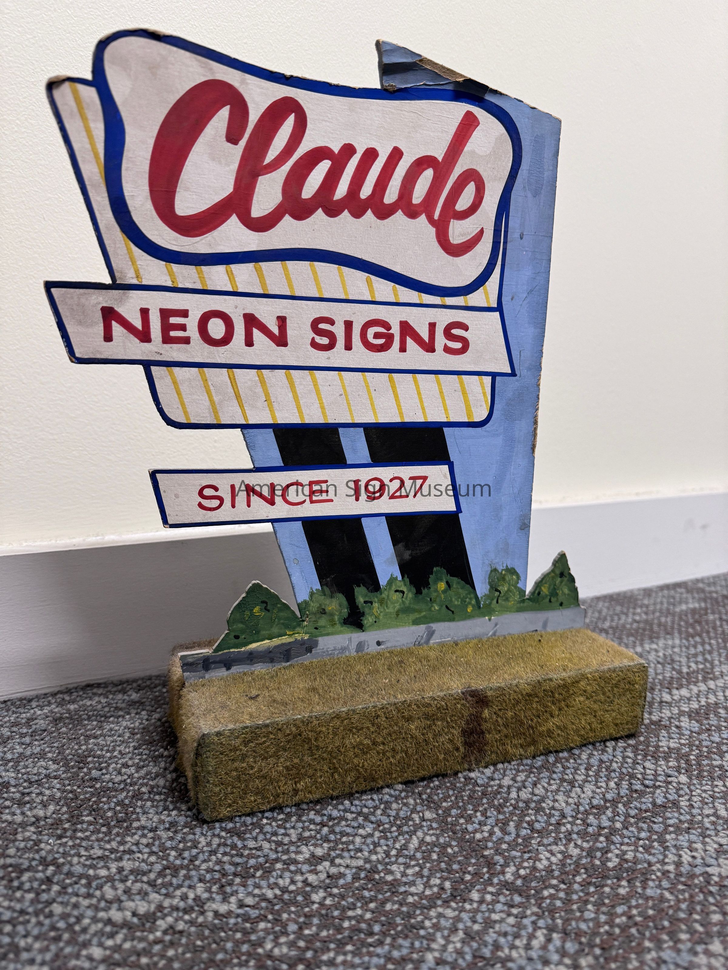 Claude Neon Scale Model picture number 1