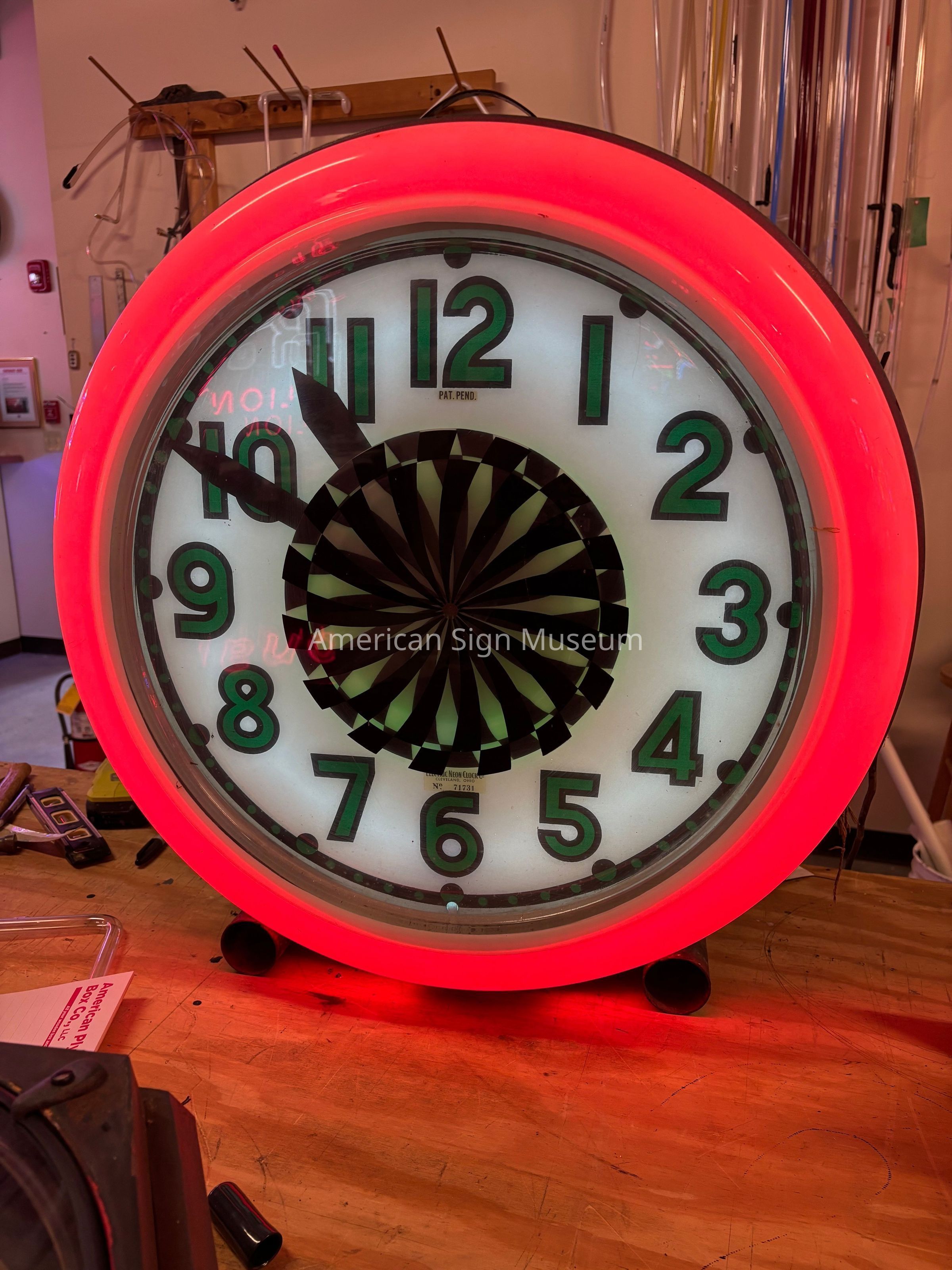 Neon Spinner Clock picture number 1