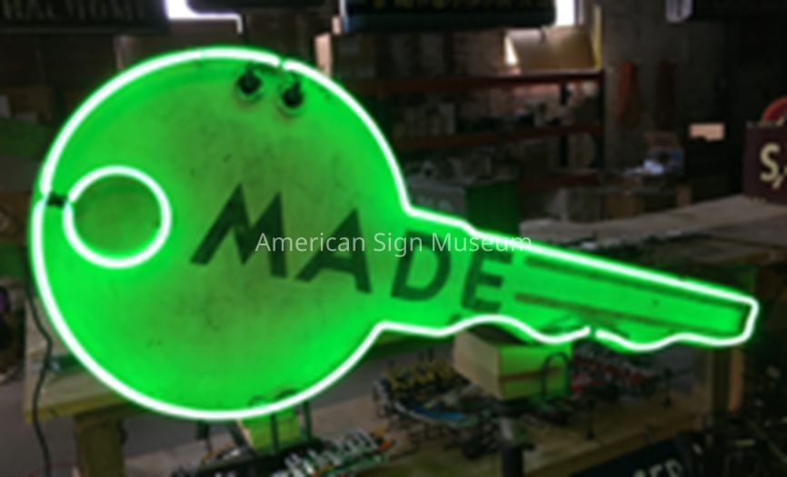 Neon Key Sign picture number 1