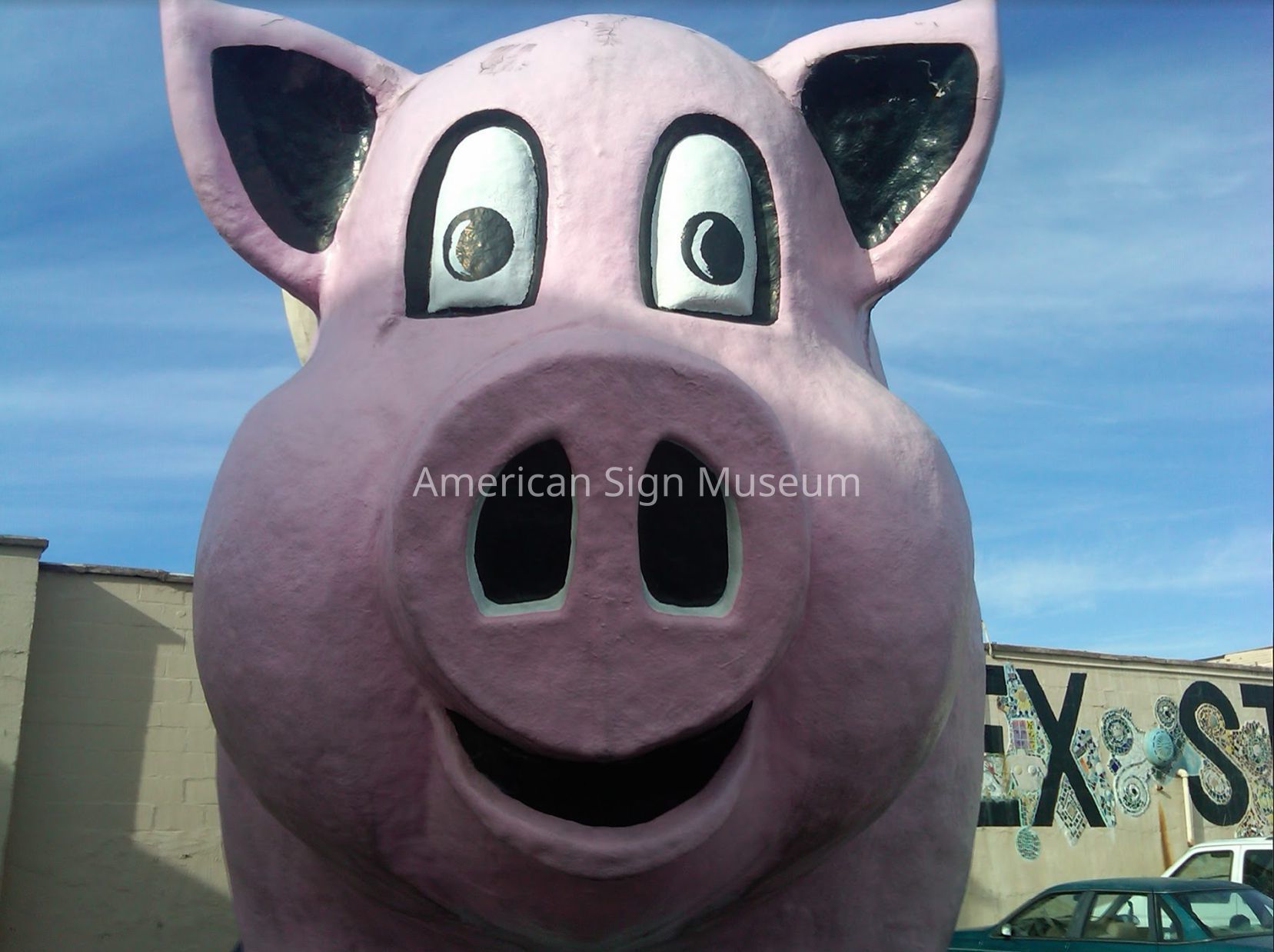 Kahnie Fiberglass Pig Mascot picture number 1