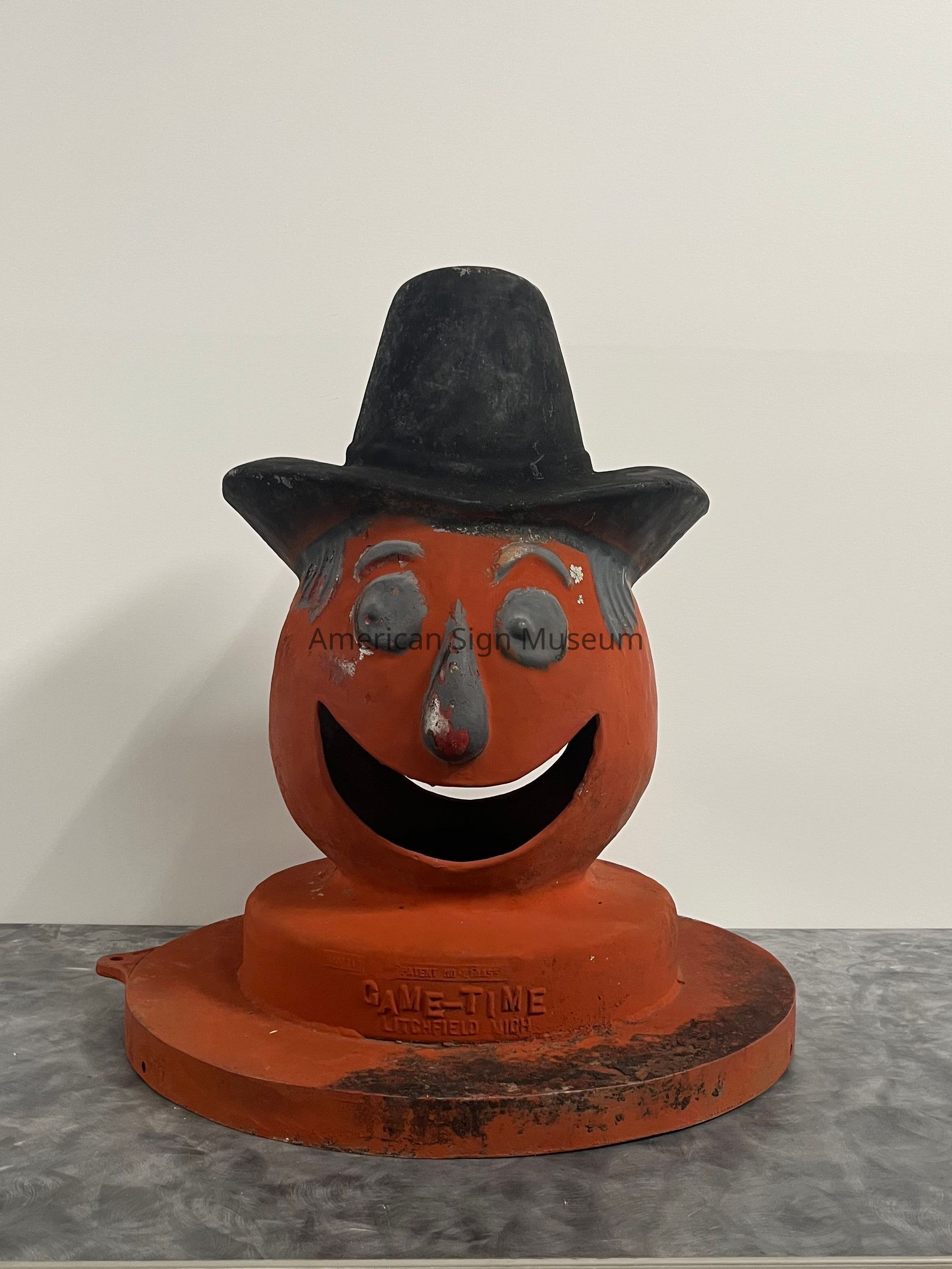 Scarecrow Garbage Can Lid picture number 1