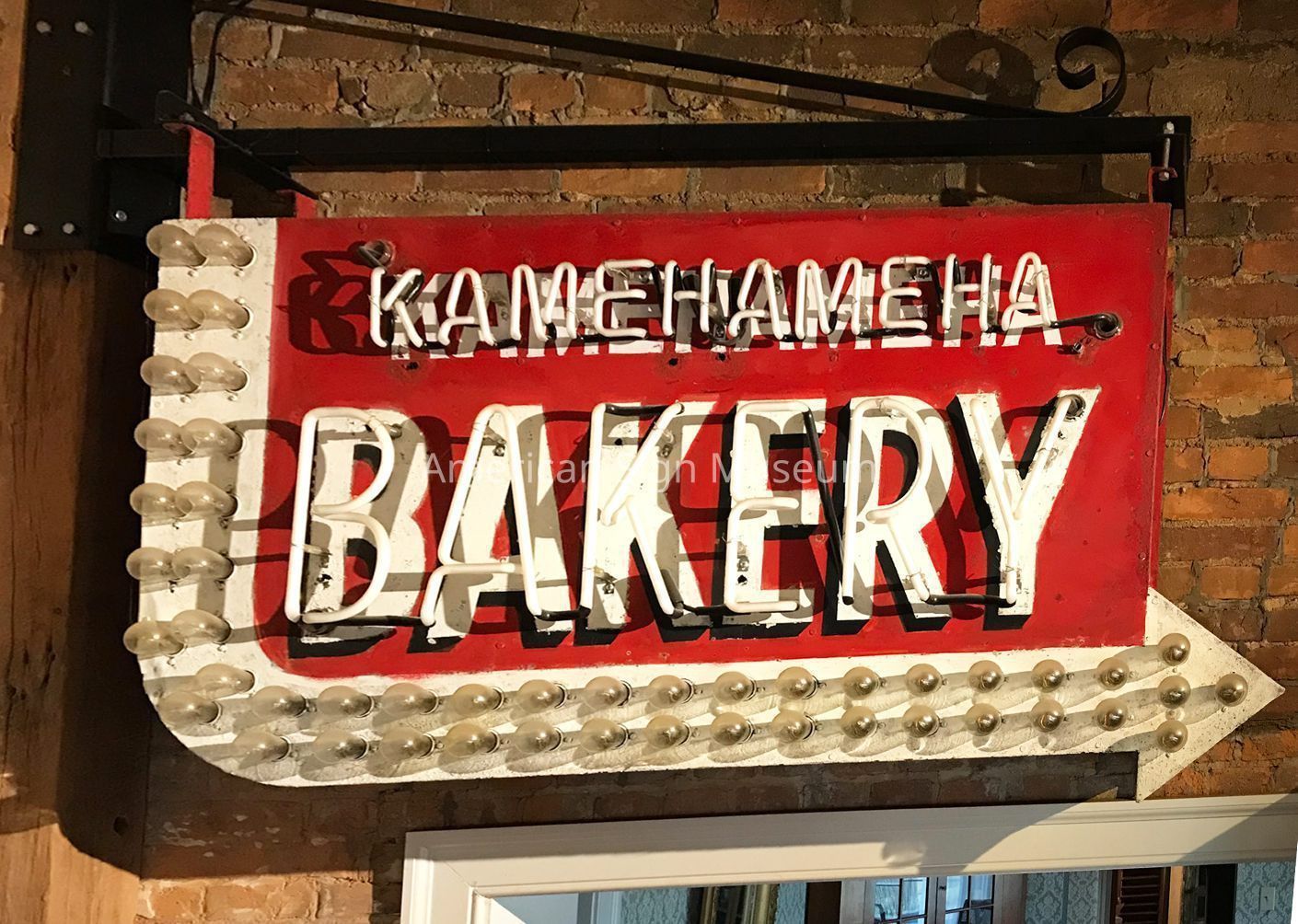 Hawaiian Kamahameha Bakery Neon Sign picture number 1