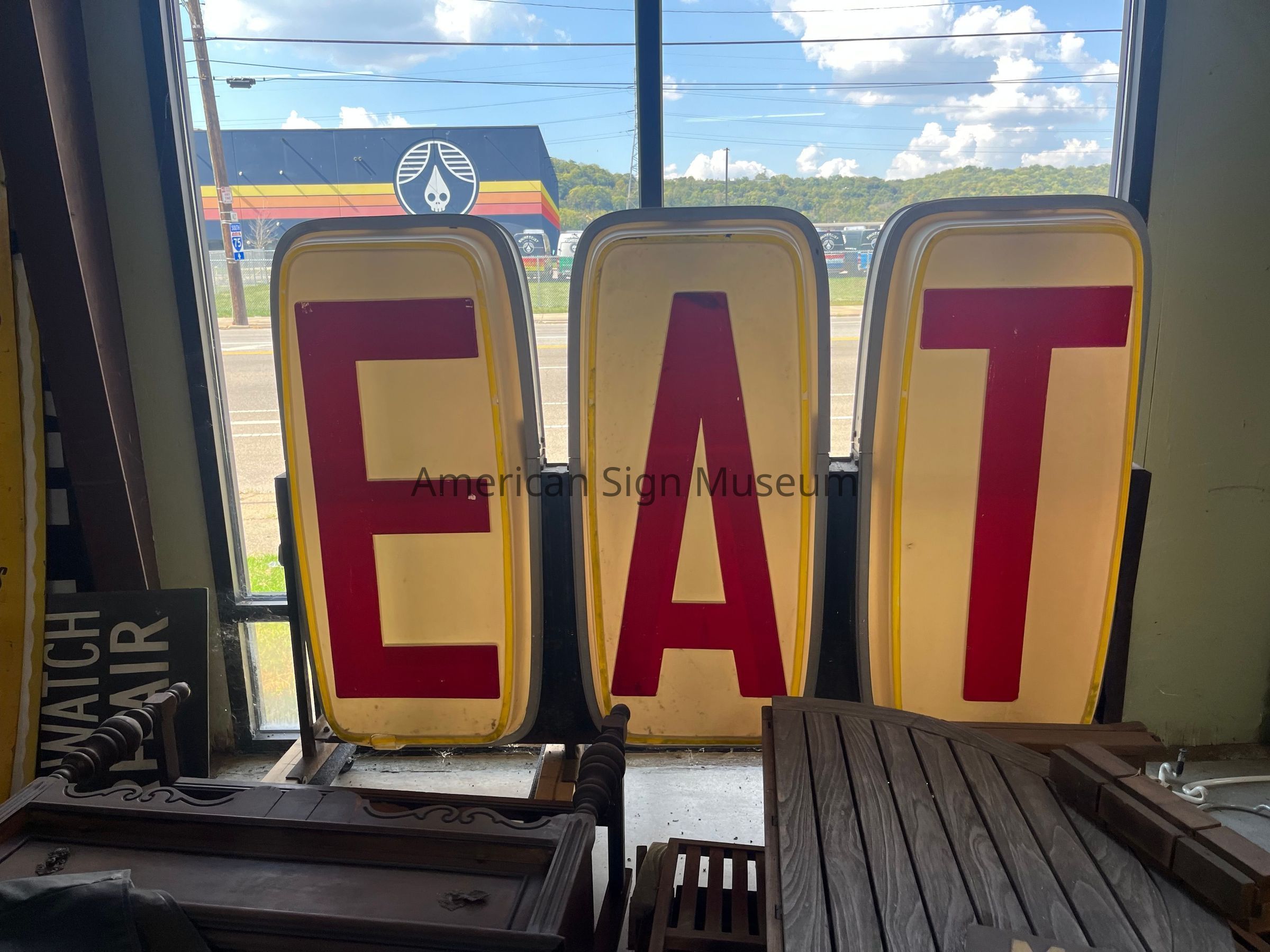 Illuminated Plastic EAT Sign picture number 1