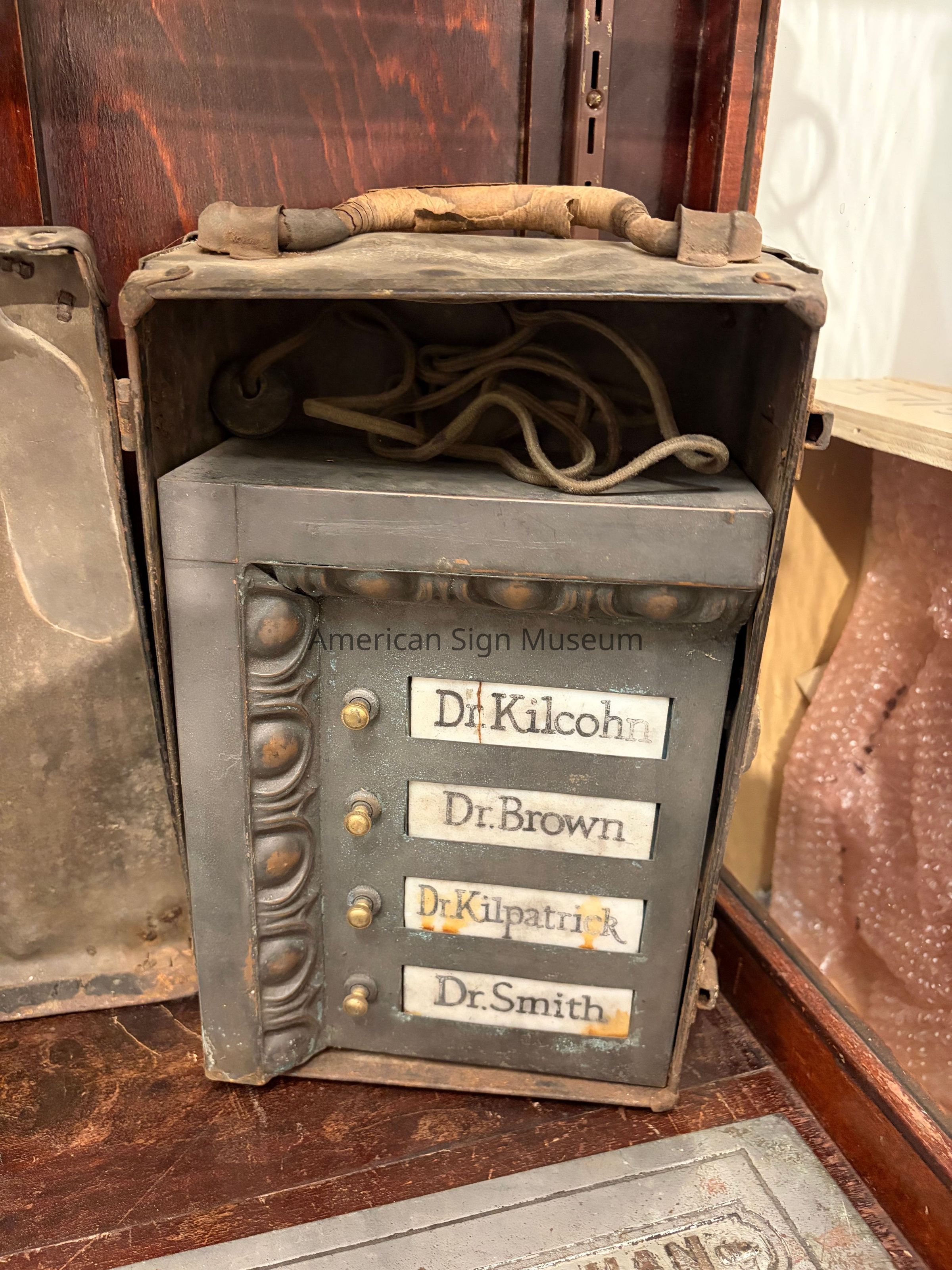 Sample Electric Hospital Sign in Case picture number 1