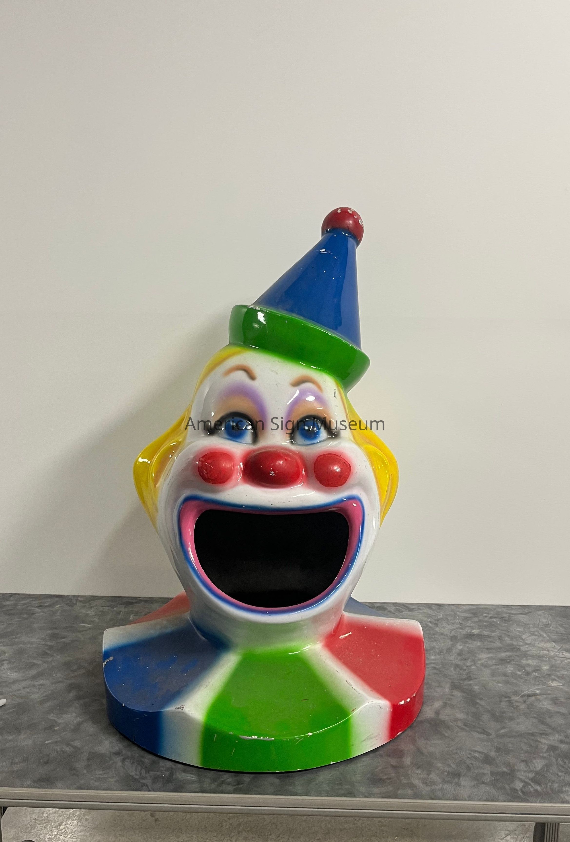 Clown Garbage Can Lid picture number 1