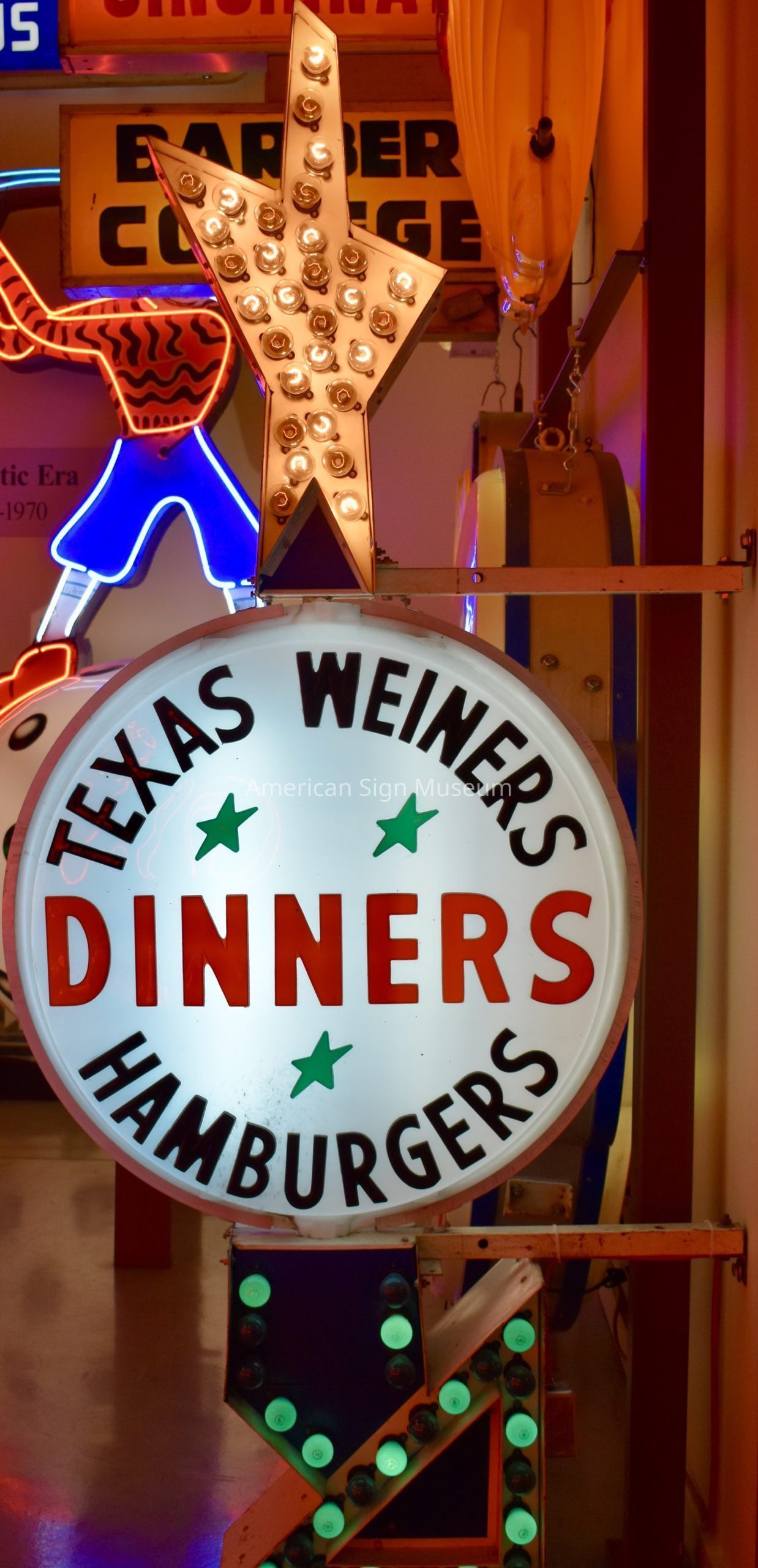 Texas Weiners Internally Illuminated Lightbulb & Plastic Sign picture number 1
