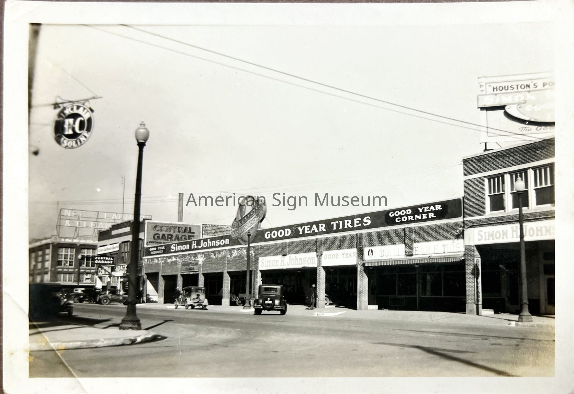 Good Year Tires Early Neon Sign - Photograph picture number 1