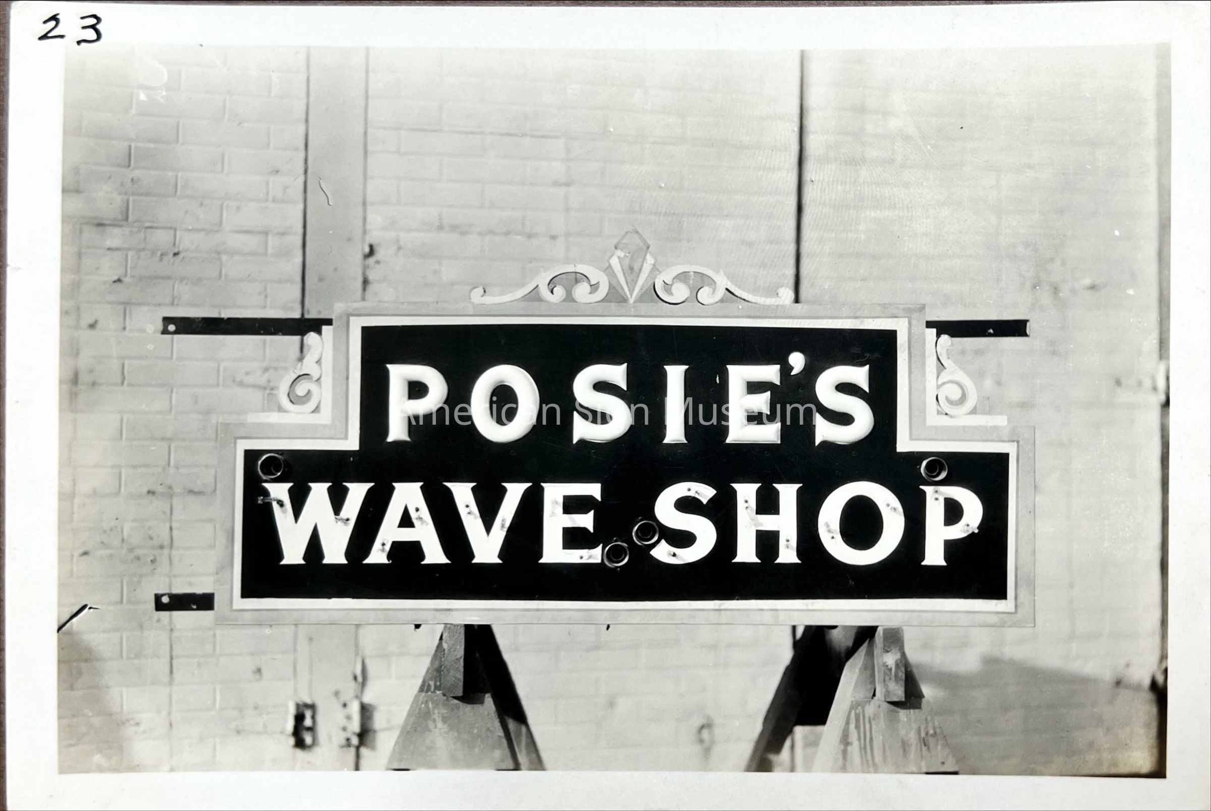 Posie's Wave Shop Early Opal & Neon Sign - Photograph picture number 1