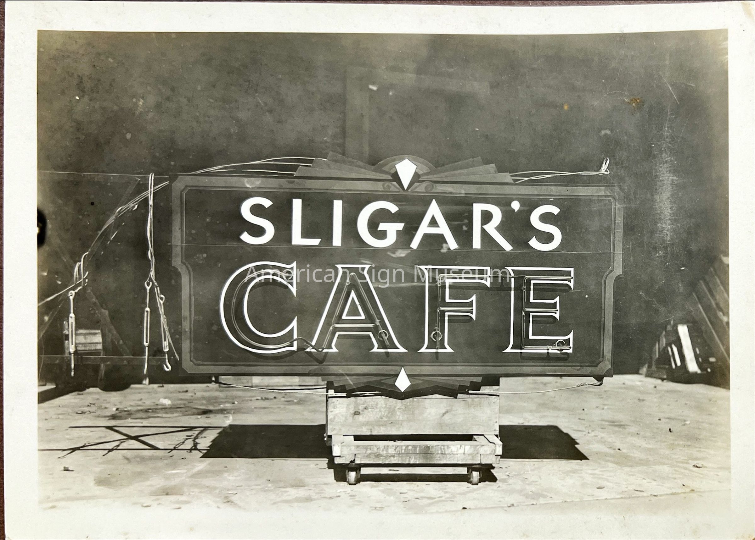 Sligar's Cafe Early Neon Sign - Photograph picture number 1