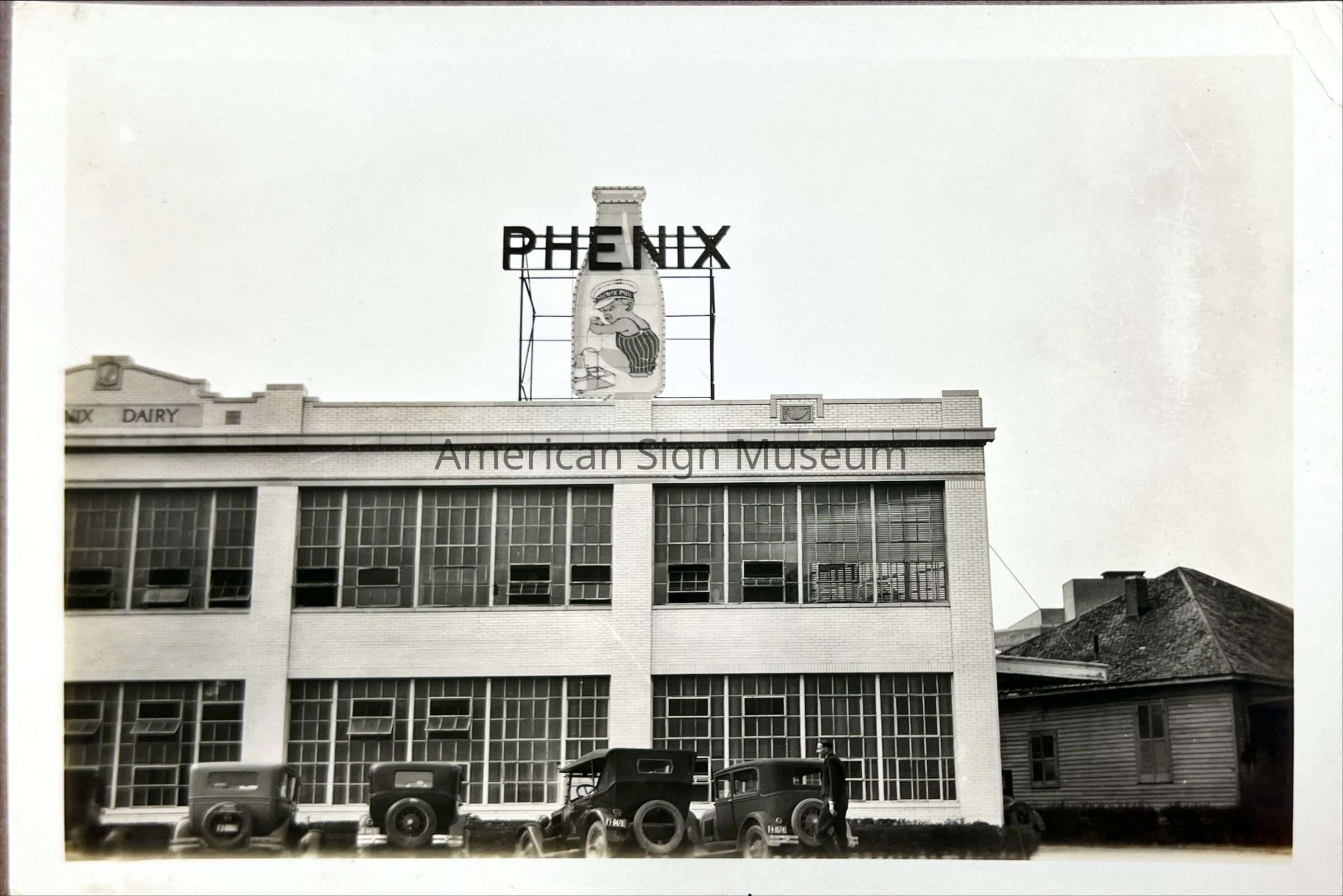 Phenix Early Neon Sign - Photograph picture number 1