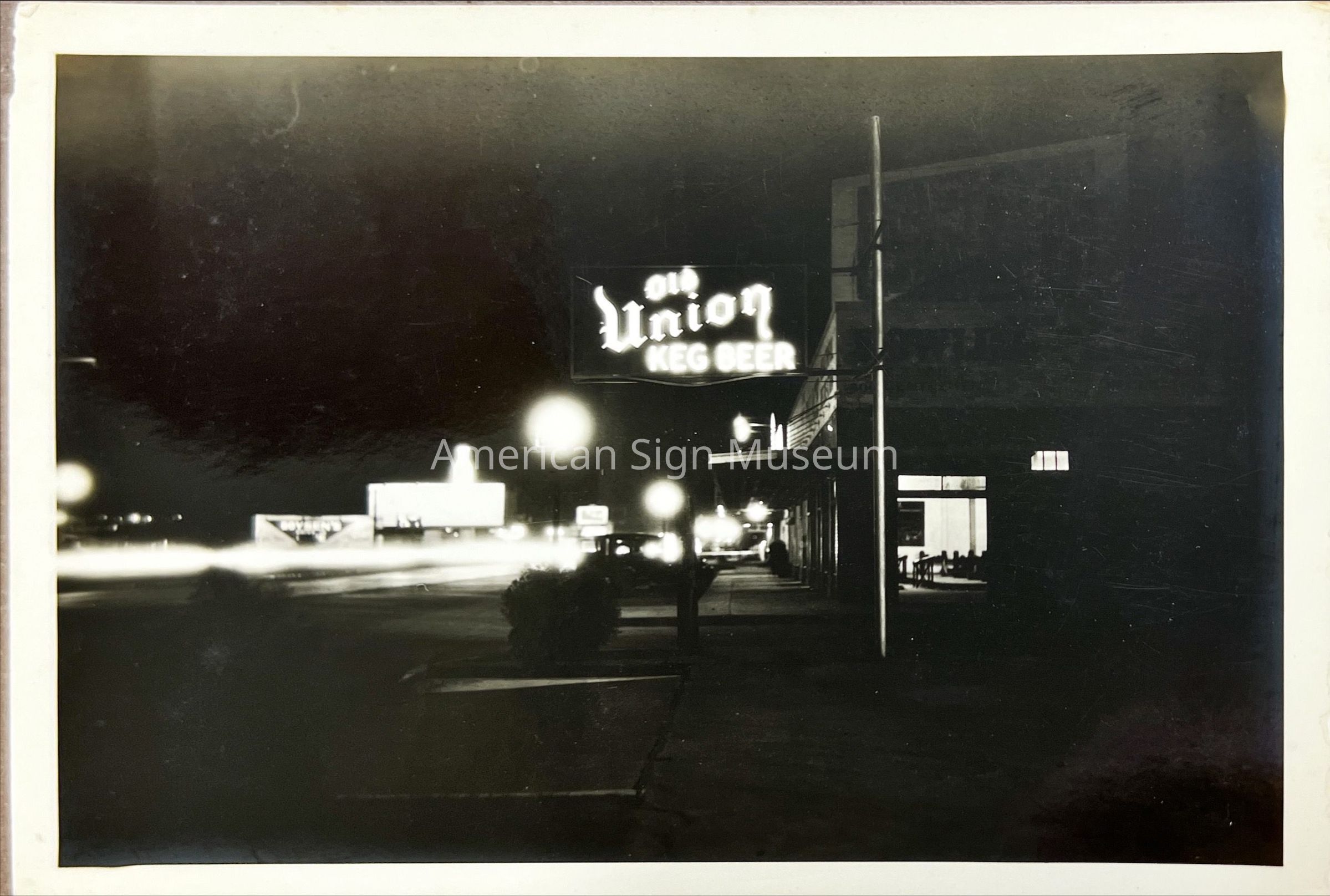 Old Union Keg Beer Early Neon Sign at Night - Photograph picture number 1