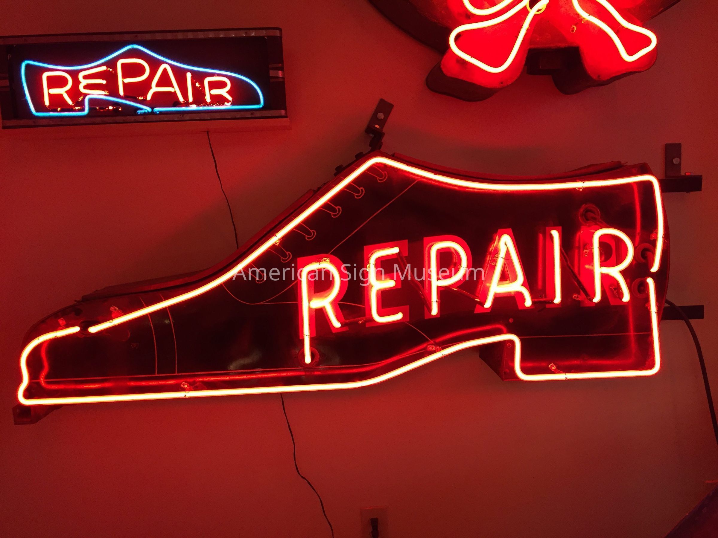 Shoe-Shaped Repair Double-Faced Porcelain Enamel & Neon Sign picture number 1