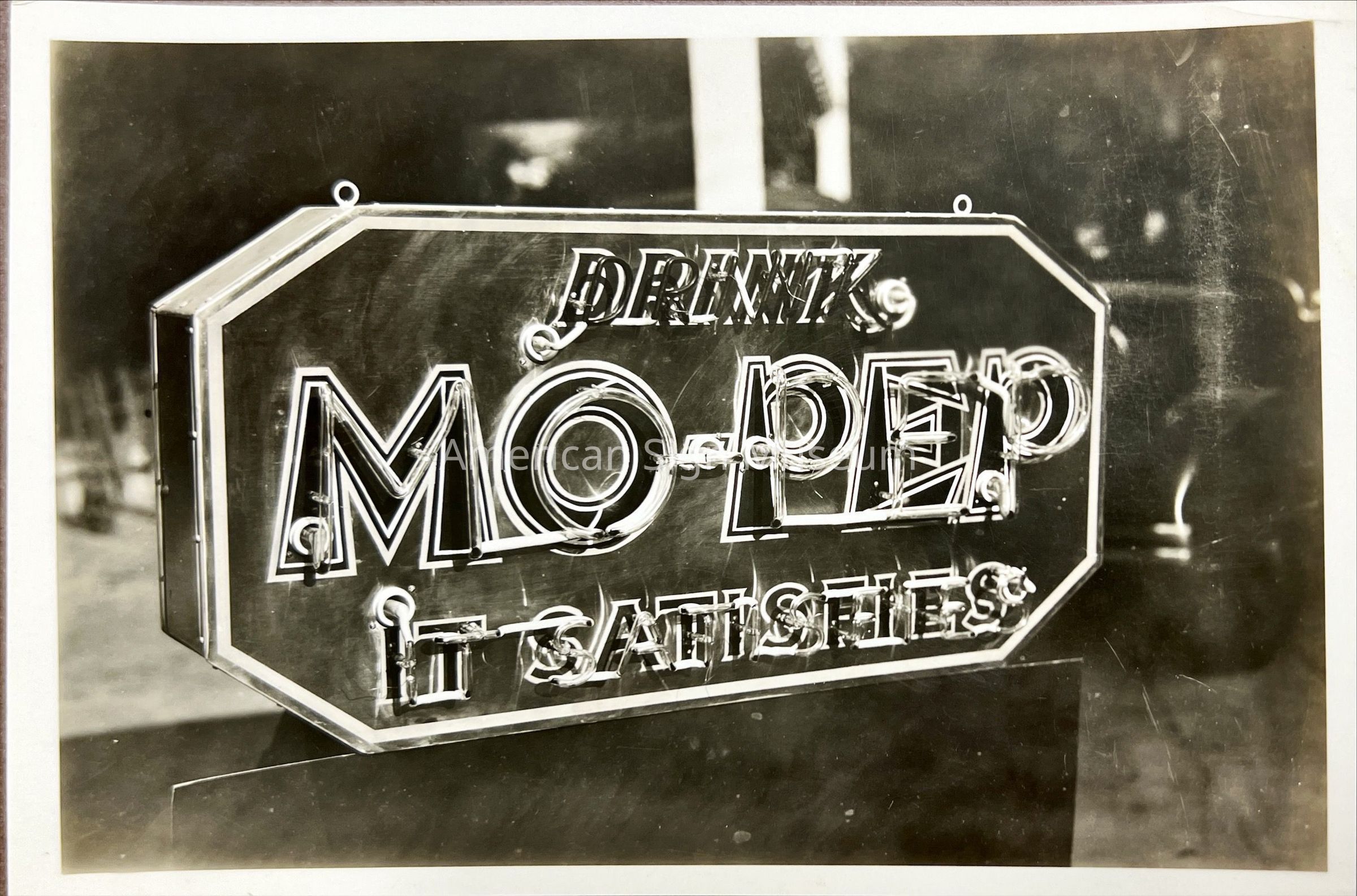 Drink Mo-Pep Early Neon Sign - Photograph picture number 1