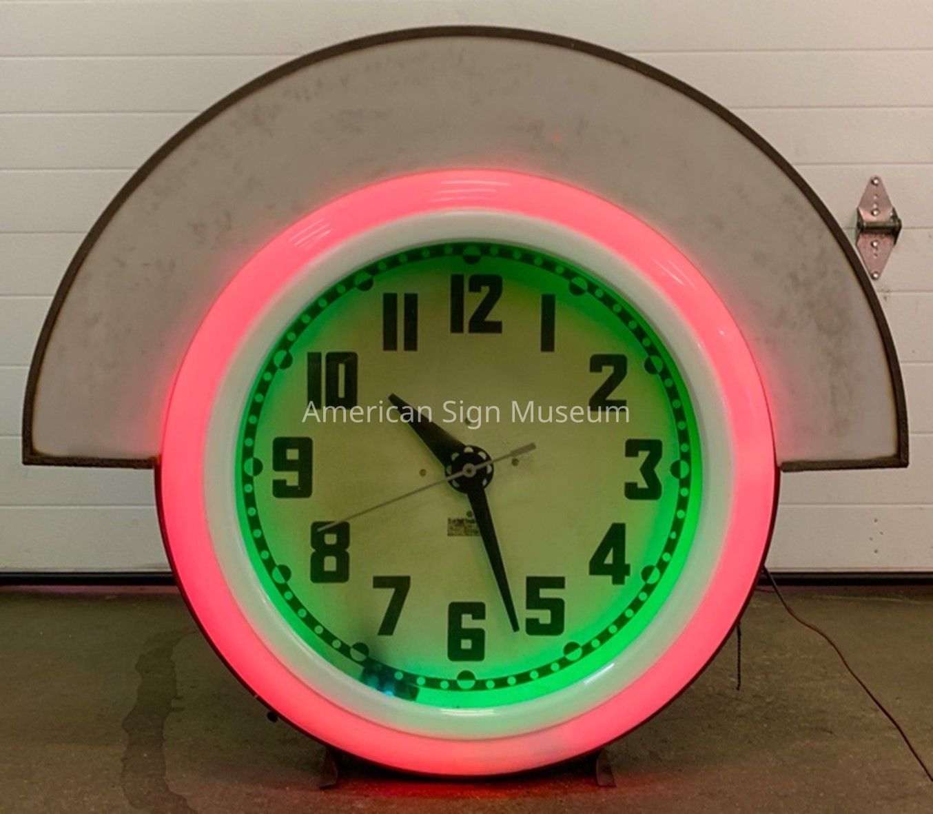 Bubble-Face Cleveland Neon Clock picture number 1