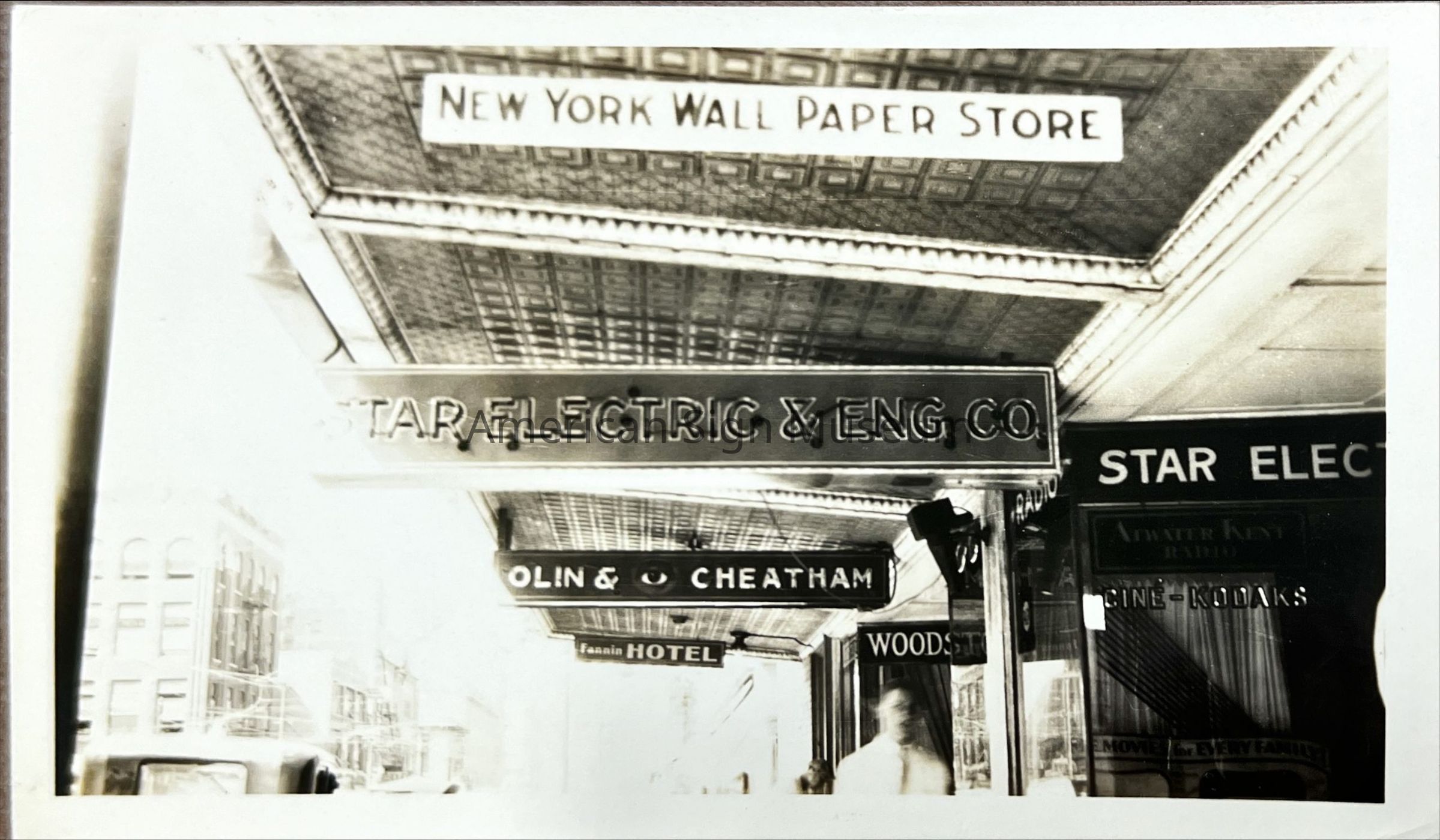 Star Electric & Eng. Co. Early Neon Sign - Photograph picture number 1