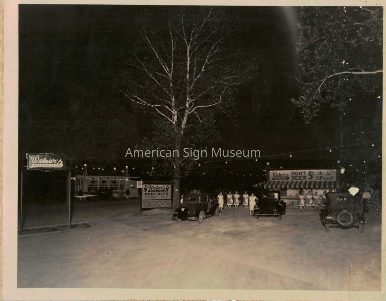 Weber's Superior Root Beer Neon Sign - Night View - Photograph picture number 1
