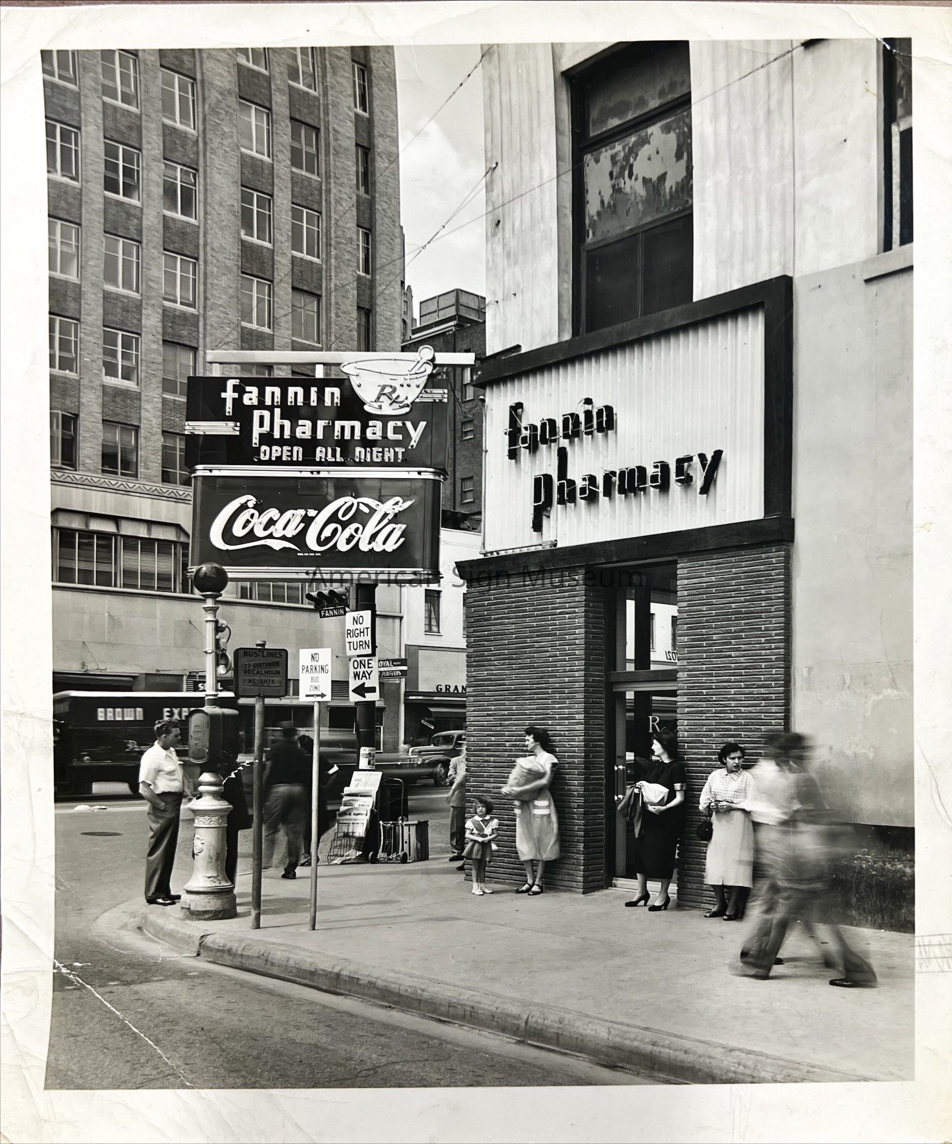 Fannin Pharmacy & Coca Cola Neon Sign - Photograph picture number 1