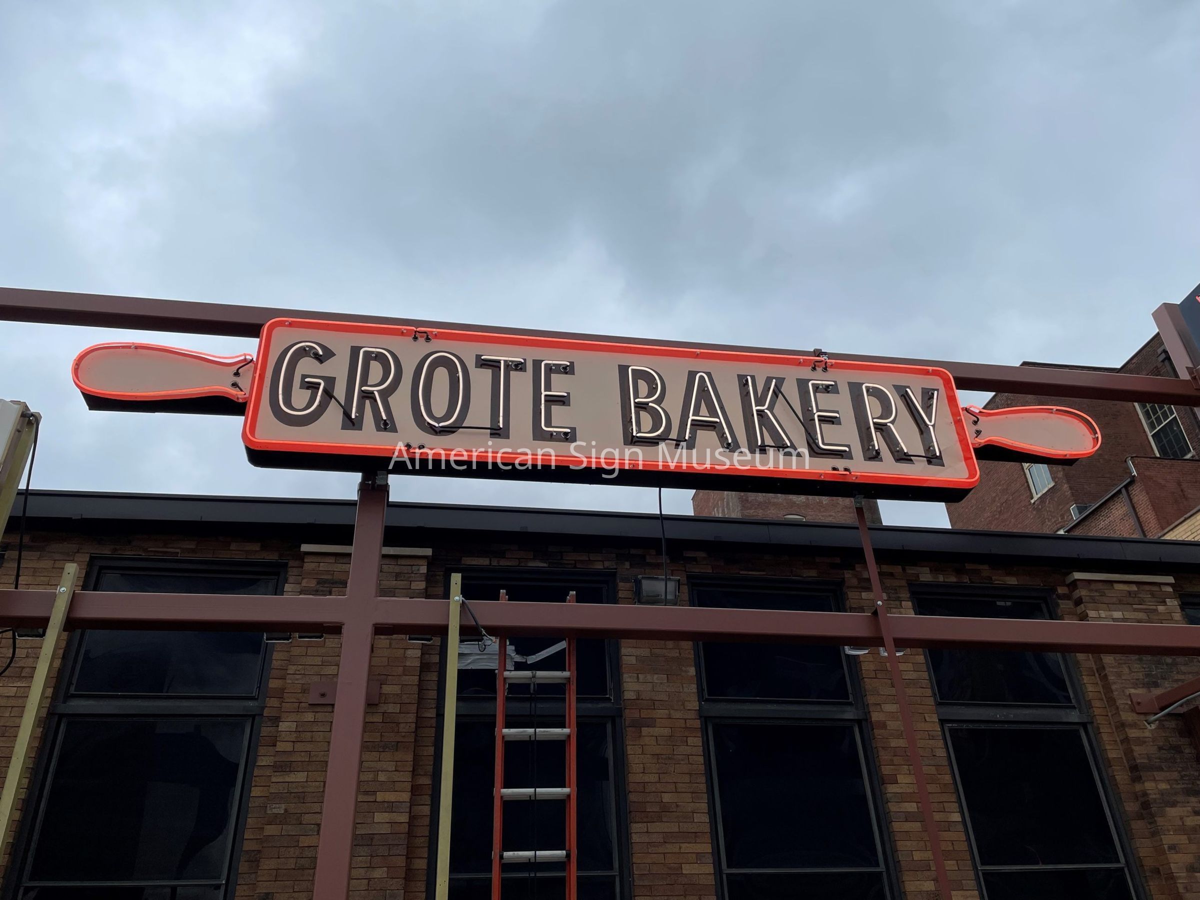 Grote Bakery Neon Trade Sign picture number 1