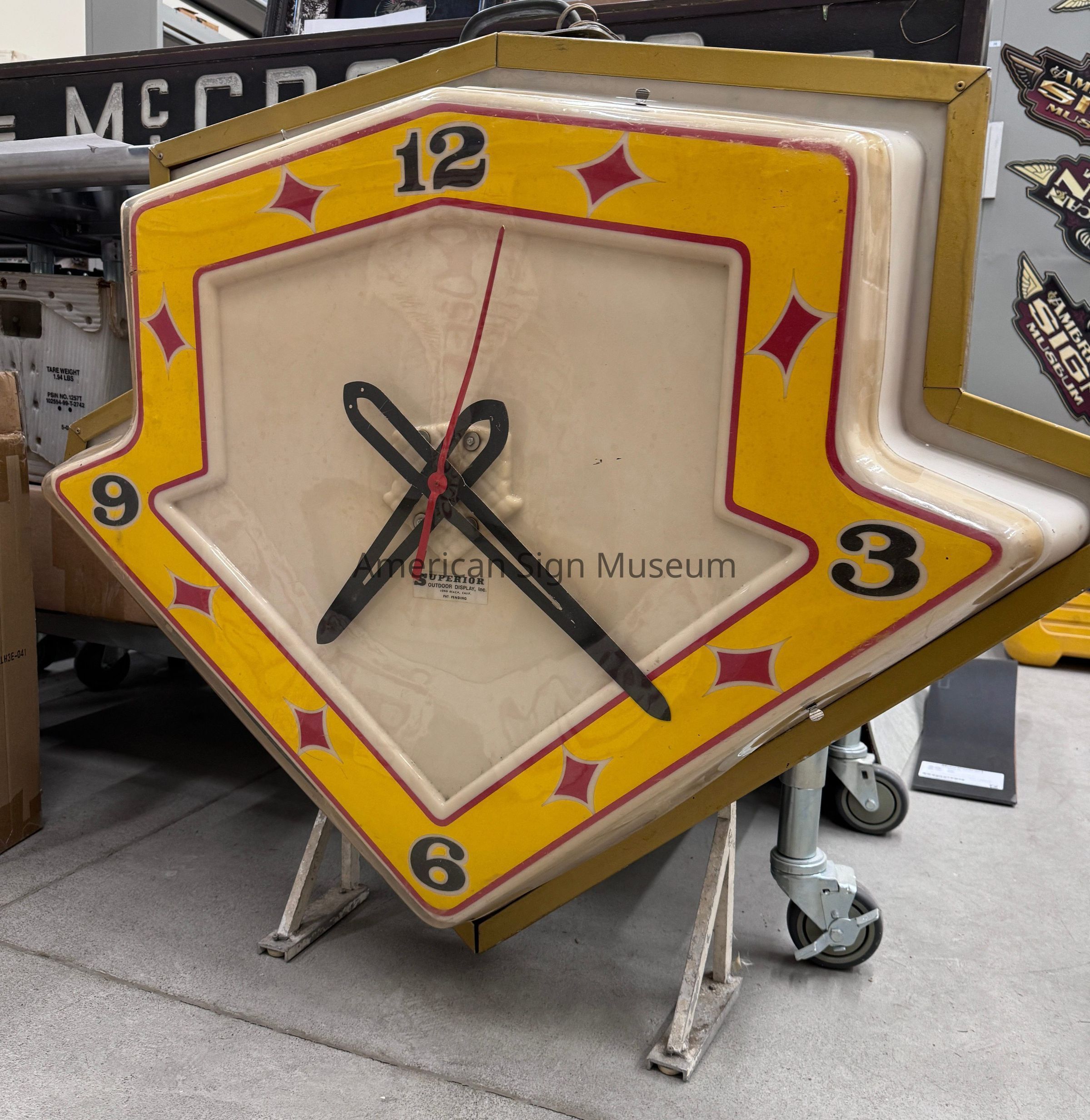 Superior Plastic Arrow Clock Sign picture number 1