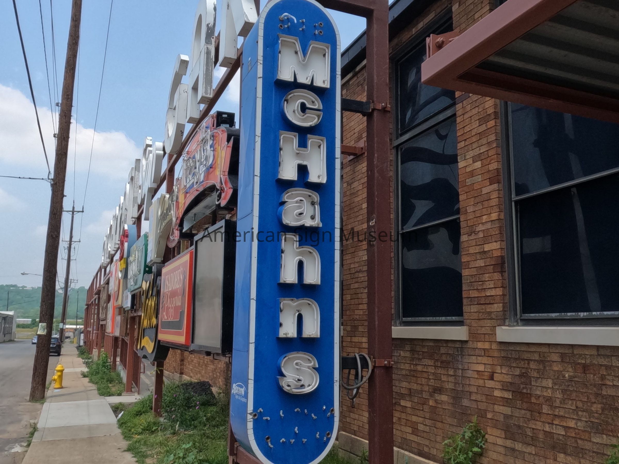 McHahn's Neon Blade Sign picture number 1