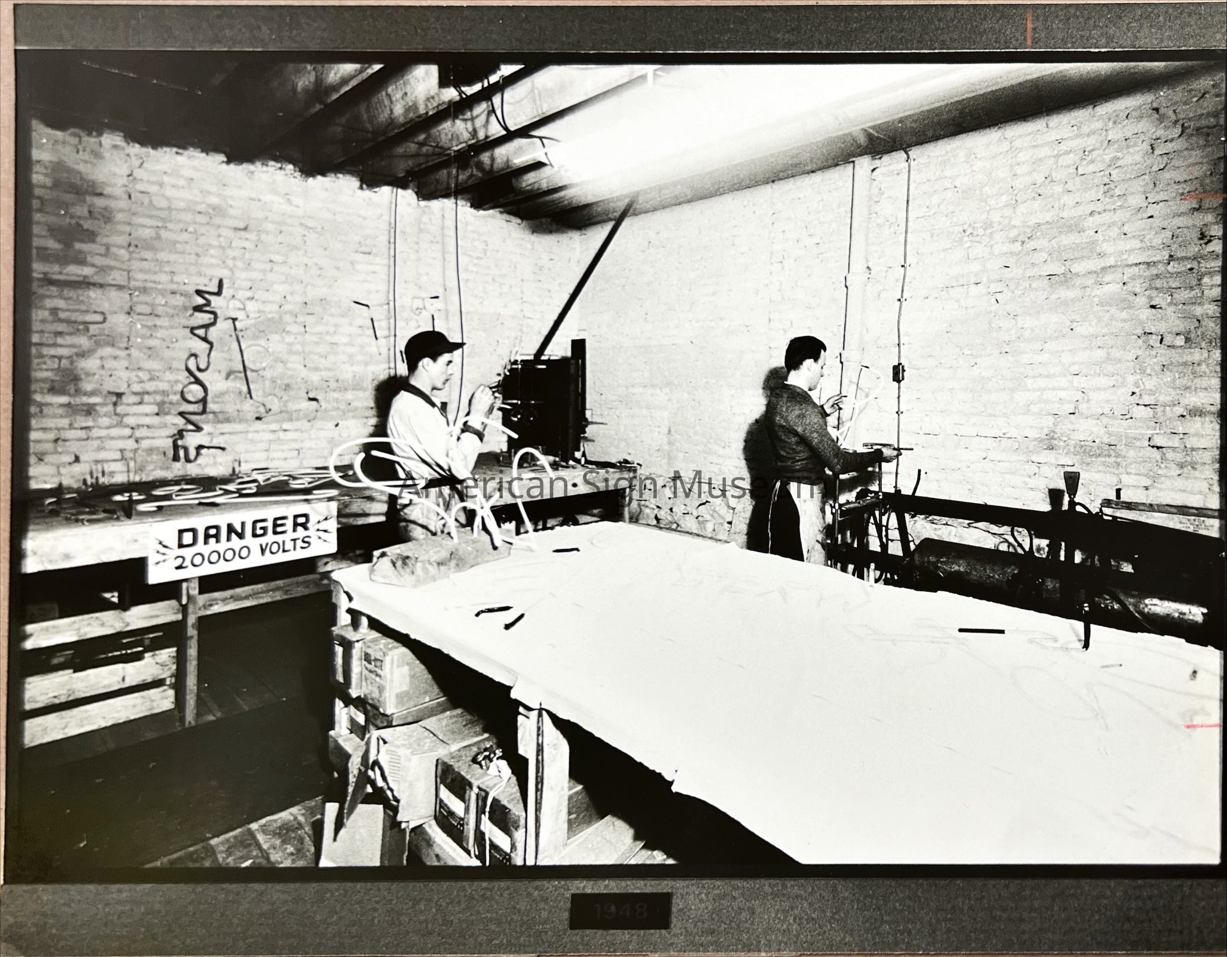 Williams Bros. Neon Signshop Workers - Photograph picture number 1