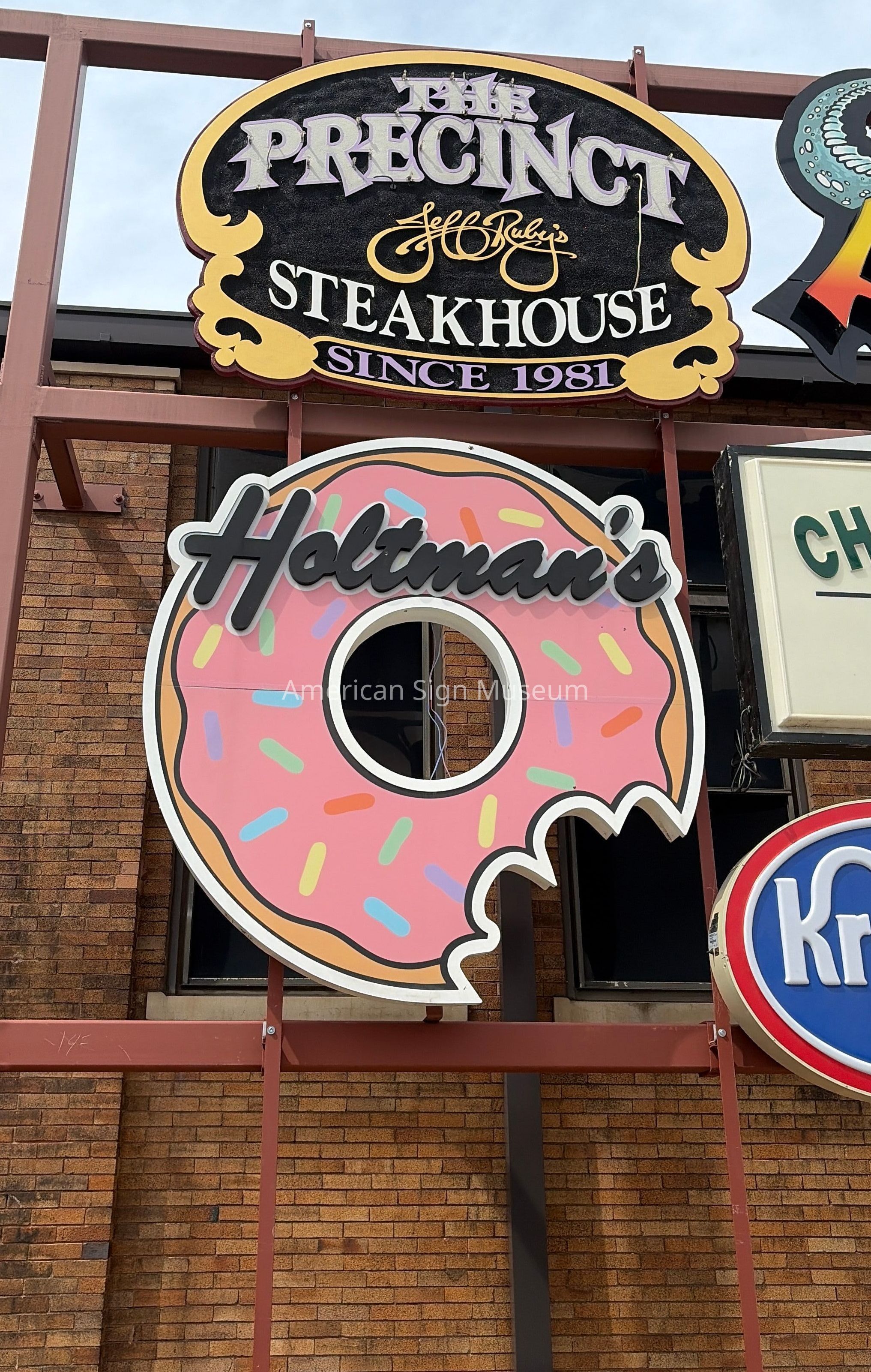 Holtman's Donut Sign picture number 1