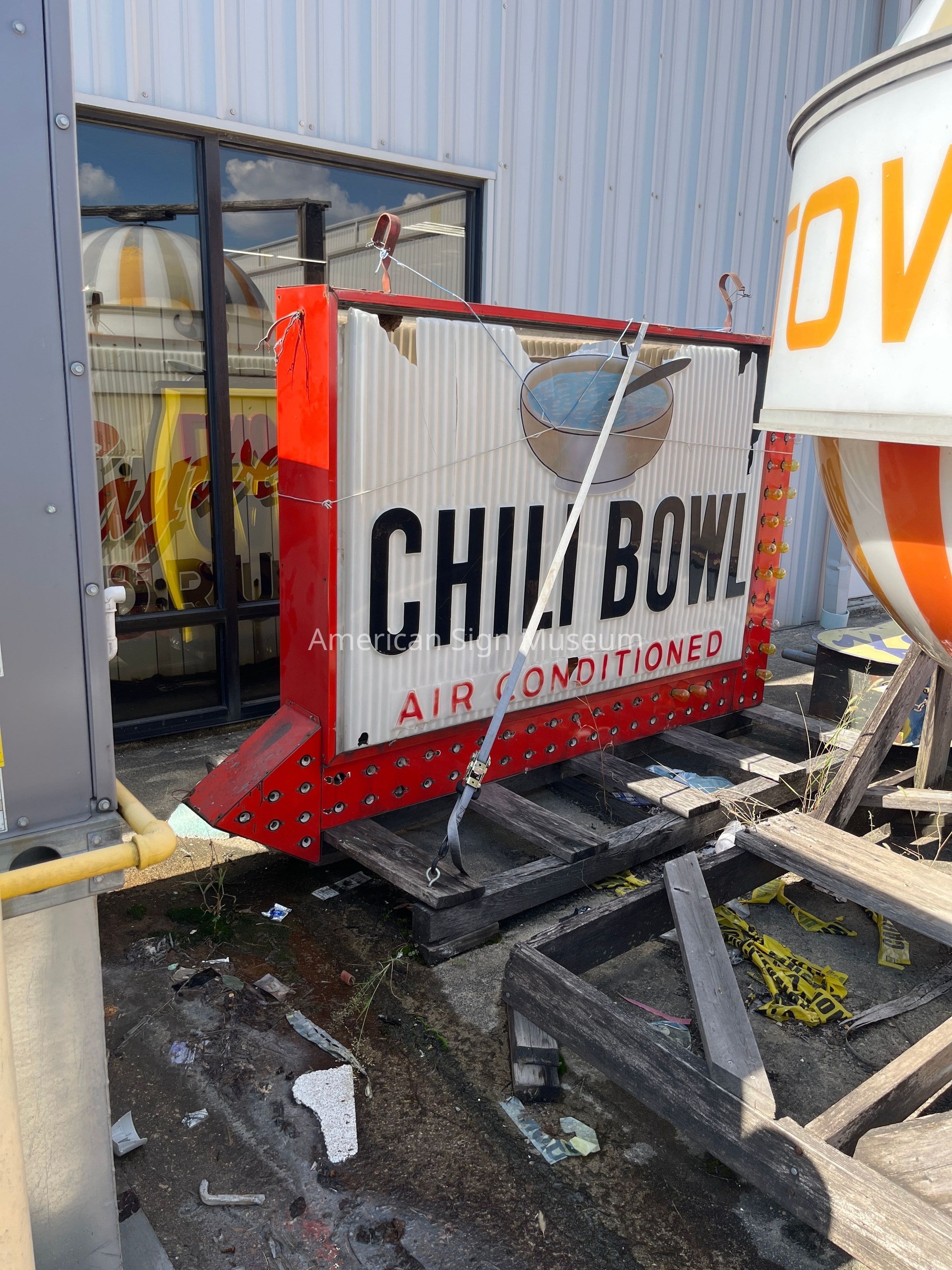 Chili Bowl Arrow Sign picture number 1