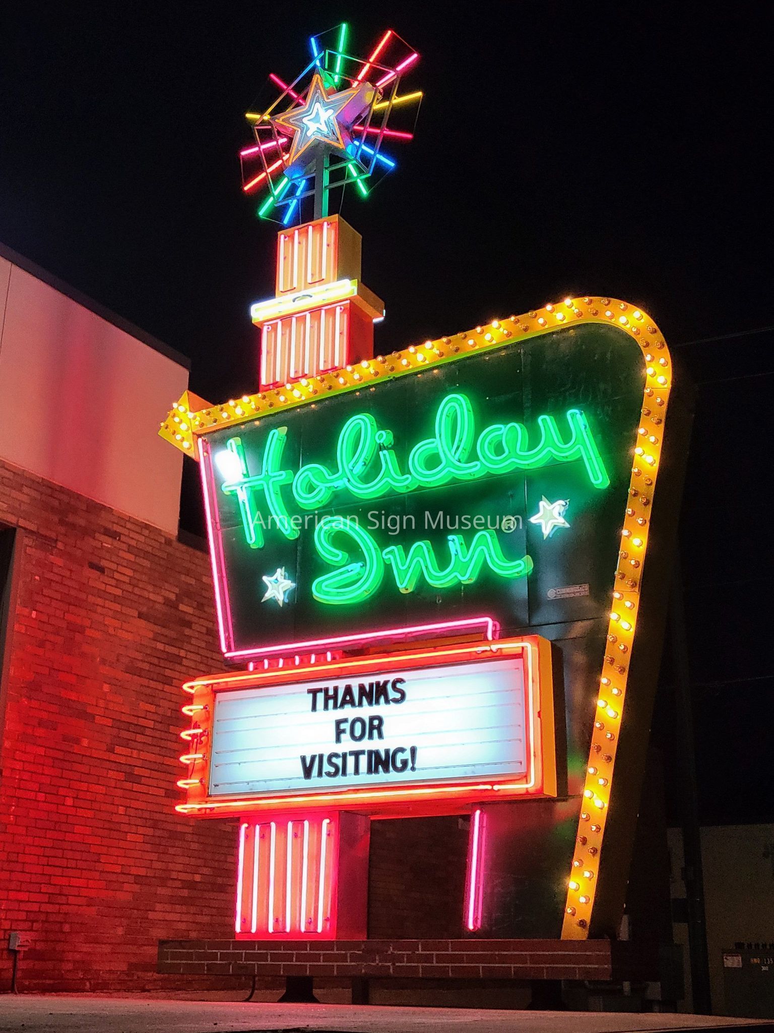 Holiday Inn Great Sign