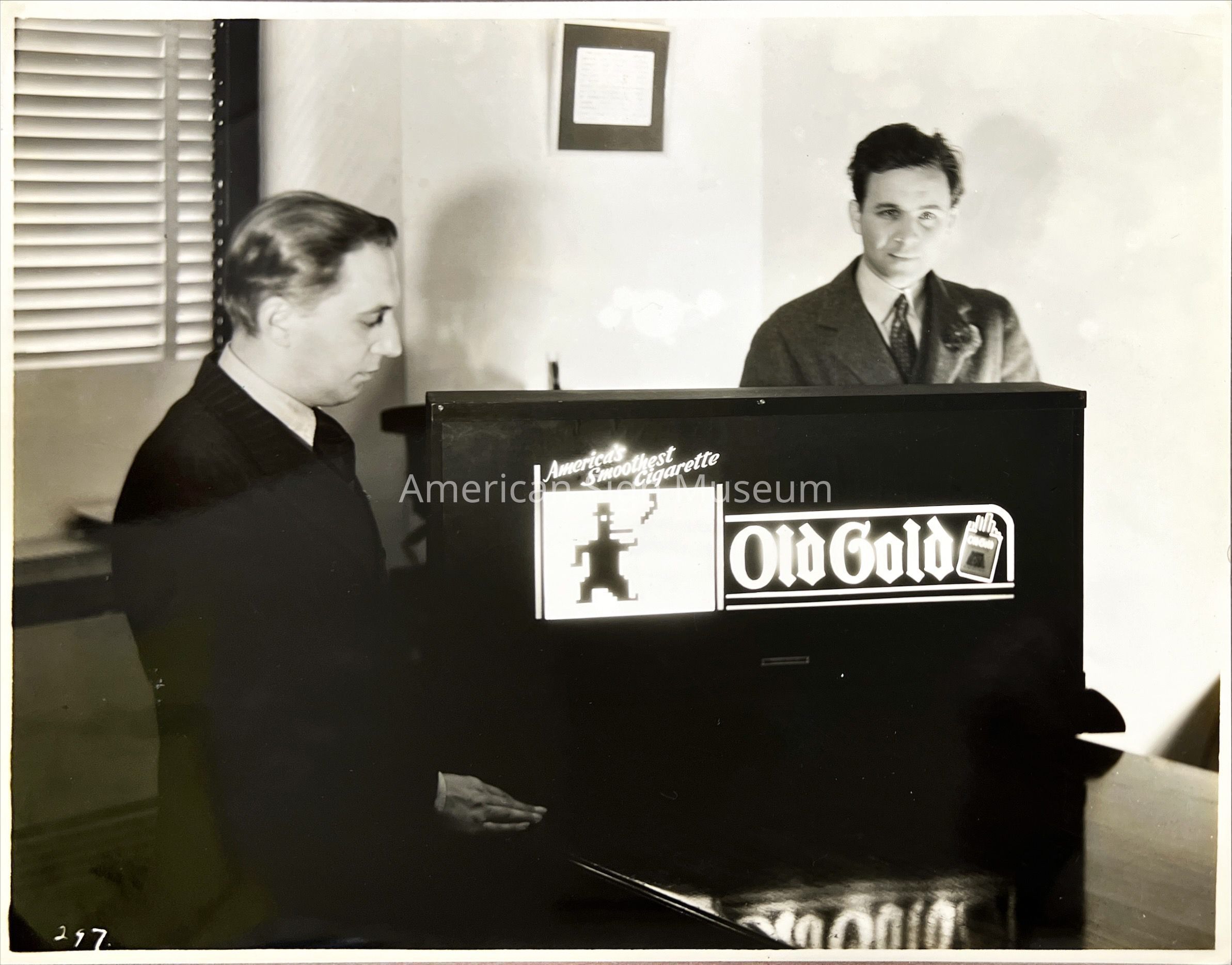 Douglas Leigh & Otto Soglow - Photograph picture number 1