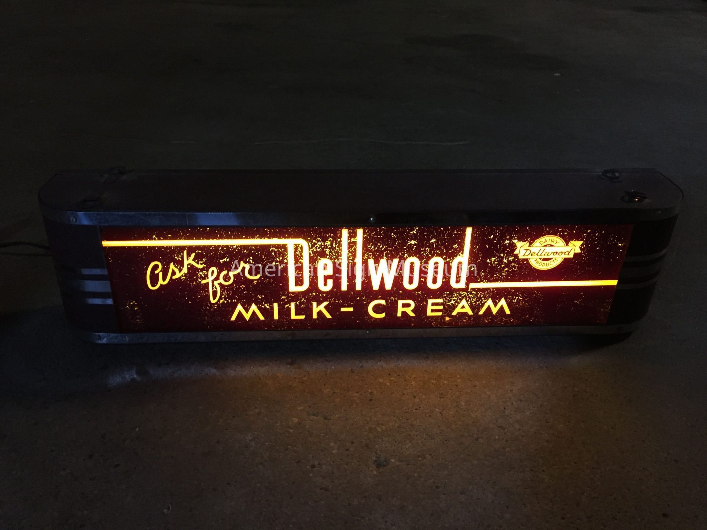 Dellwood Dairy Reverse Glass Point-of-Purchase Sign picture number 1