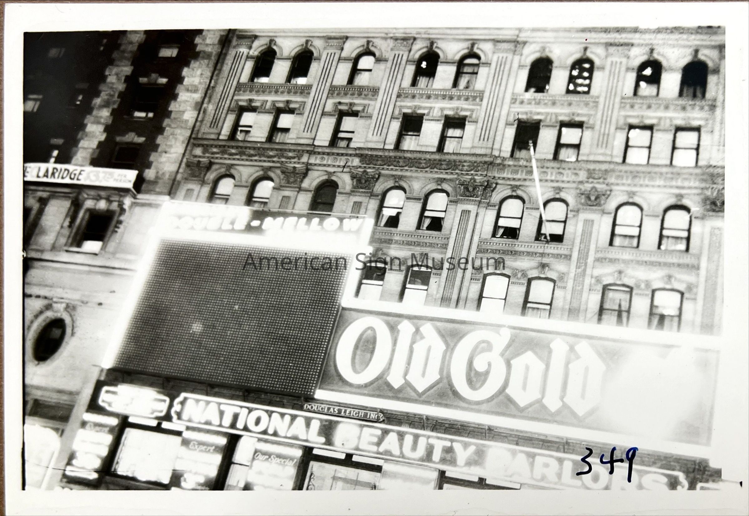 Old Gold Cigarettes Epok Sign - Photograph picture number 1