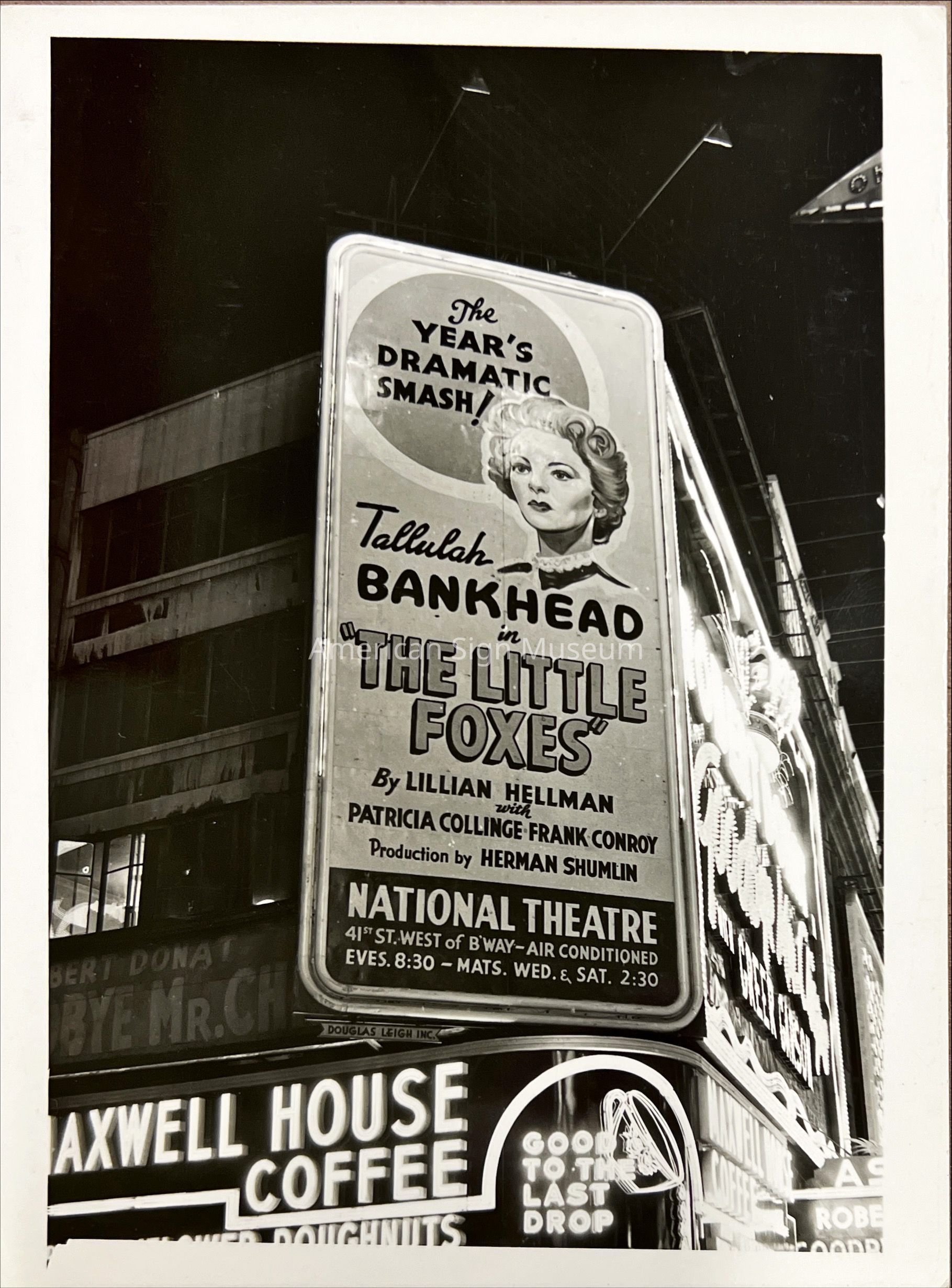 Street Corner Signs - Photograph picture number 1