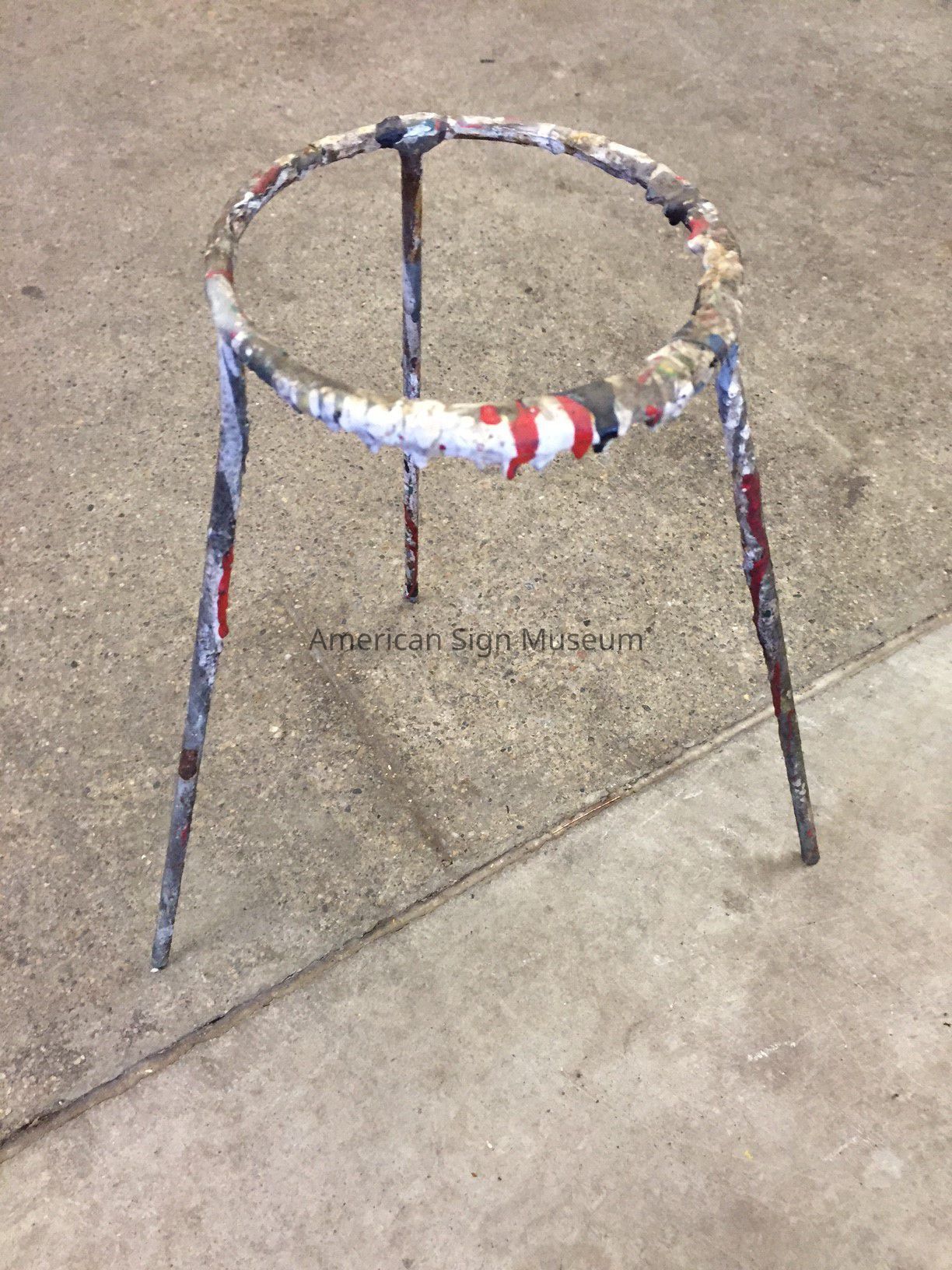 Tripod Paint Can Stand picture number 1
