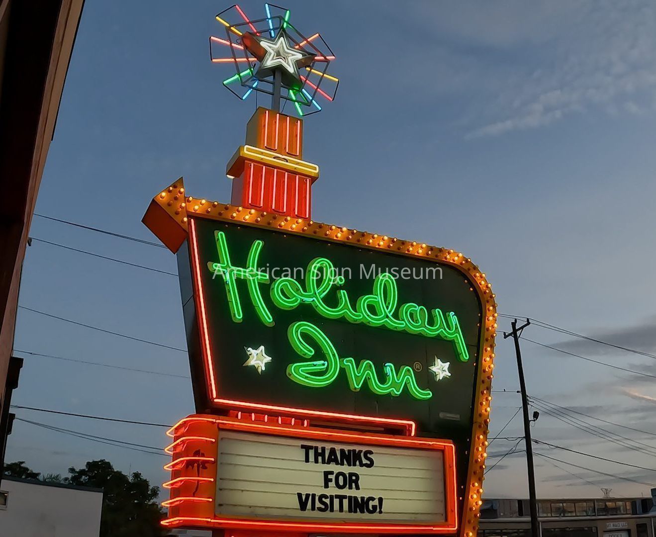 Holiday Inn Great Sign picture number 1