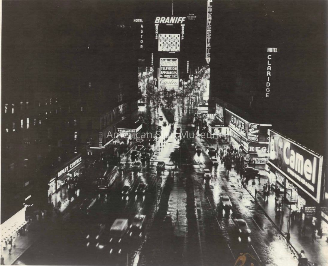 Times Square at Night - Photograph picture number 1