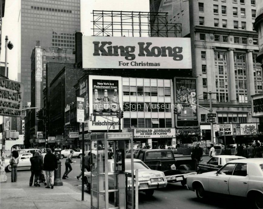 King Kong for Christmas Sign - Photograph Set picture number 1