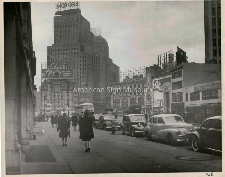 Columbus Circle Schaefer's Beer - Photograph picture number 1
