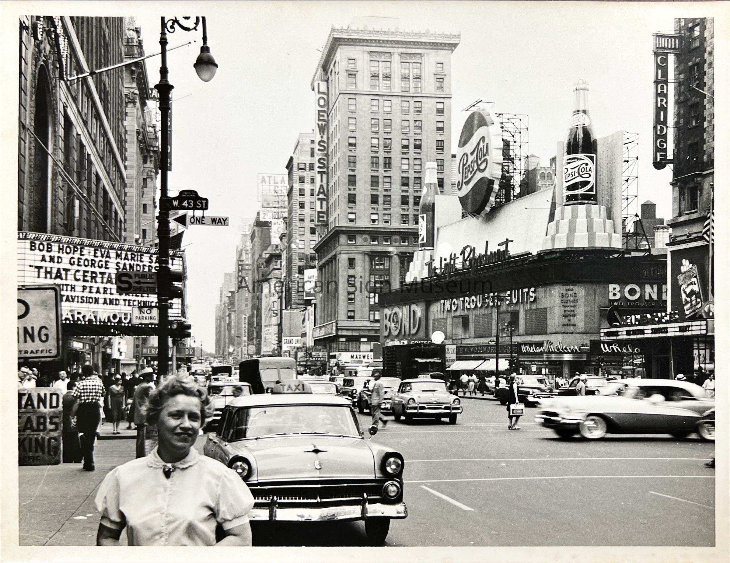 Bond Clothes Rooftop Pepsi-Cola Sign - Photograph picture number 1