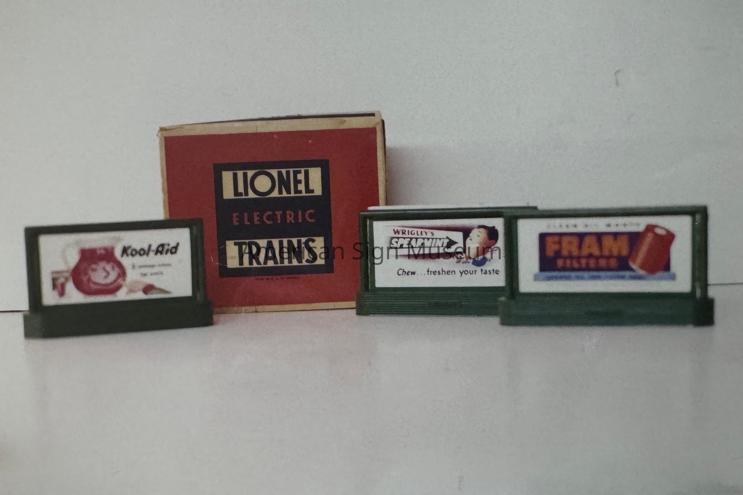 Lionel Train - Outdoor Boards picture number 1