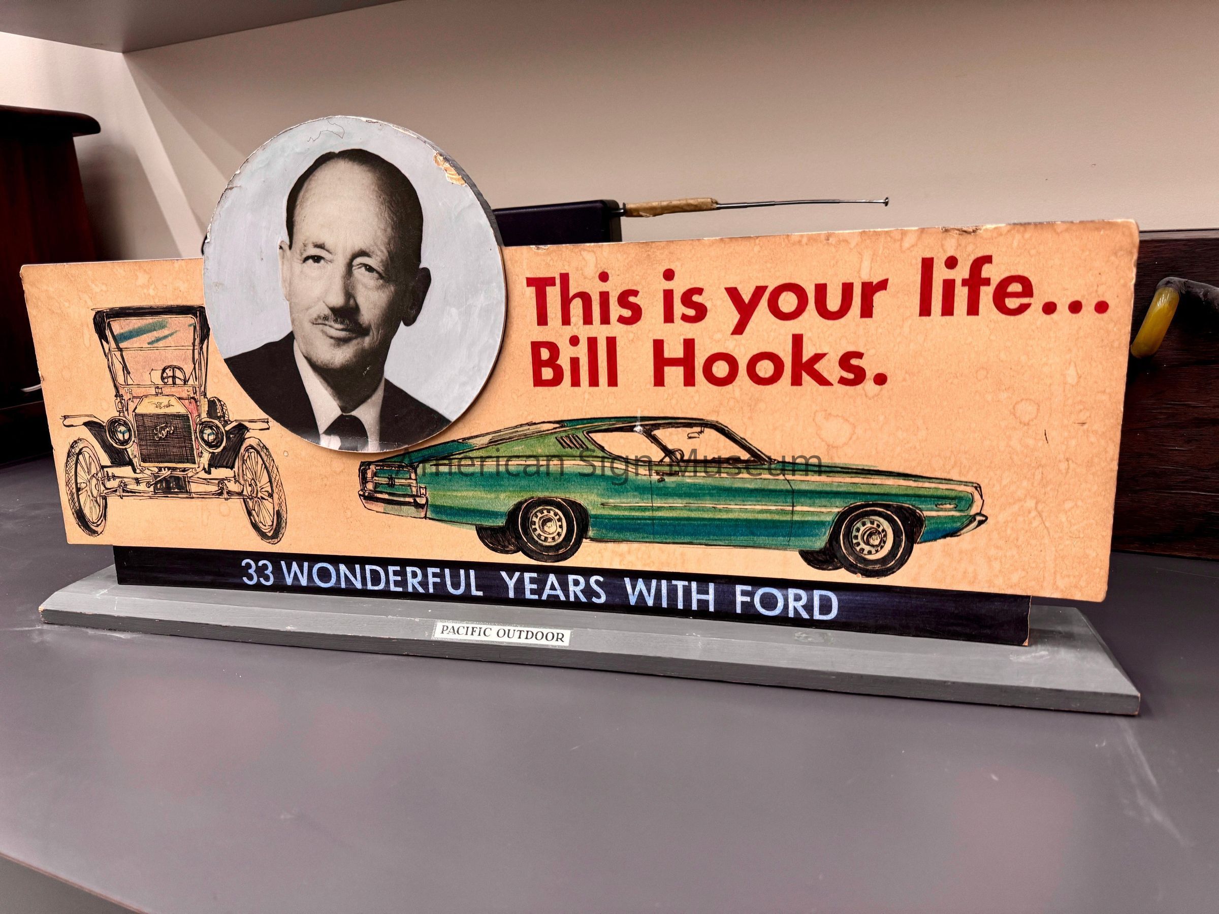 Ford Outdoor Sign Model picture number 1