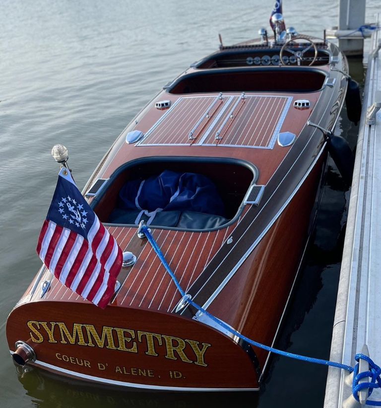 Chris Craft 1940 Triple Cockpit Runabout Barrel Back 23' picture number 1