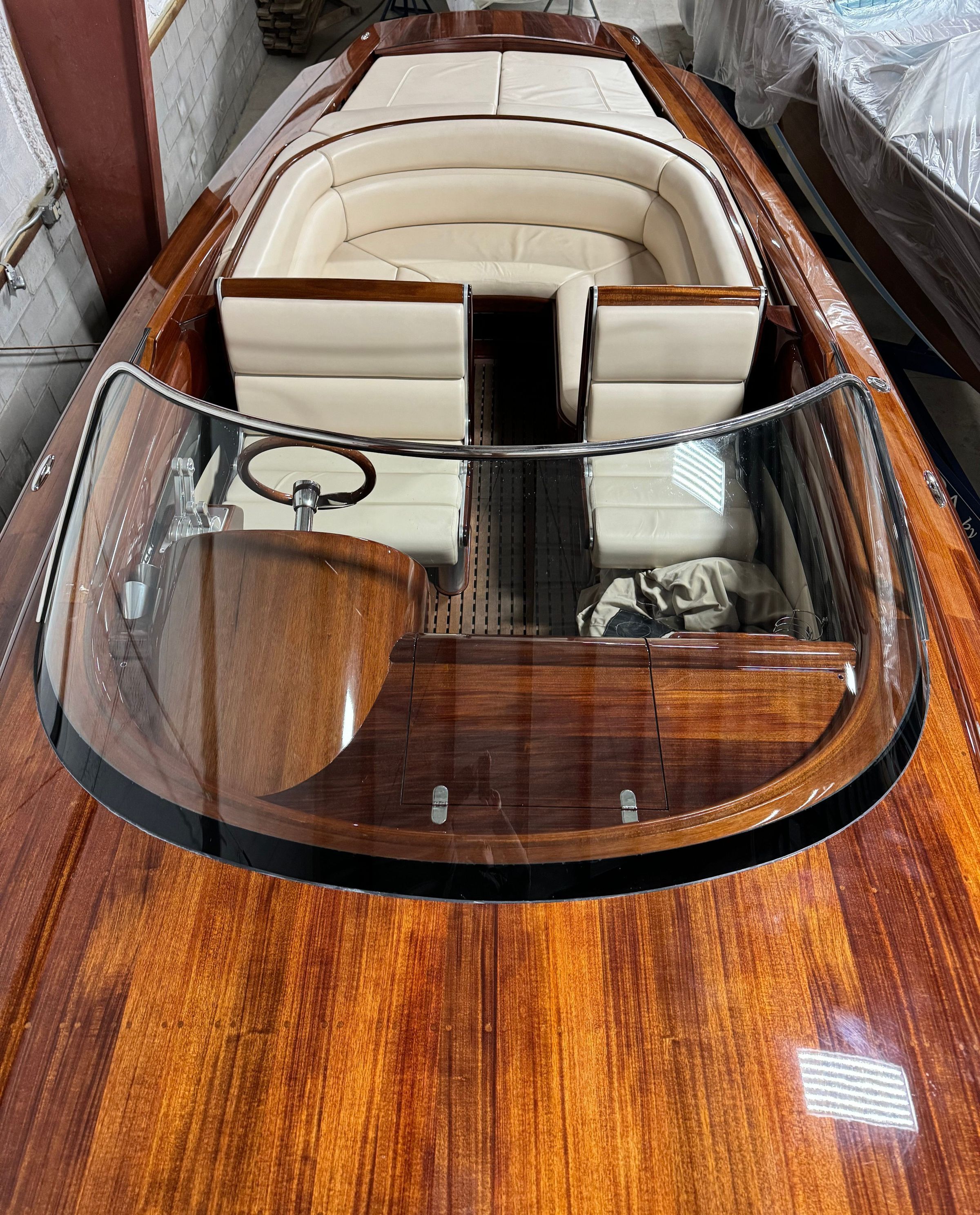 Van Dam 2007 Custom Runabout 30' picture number 1