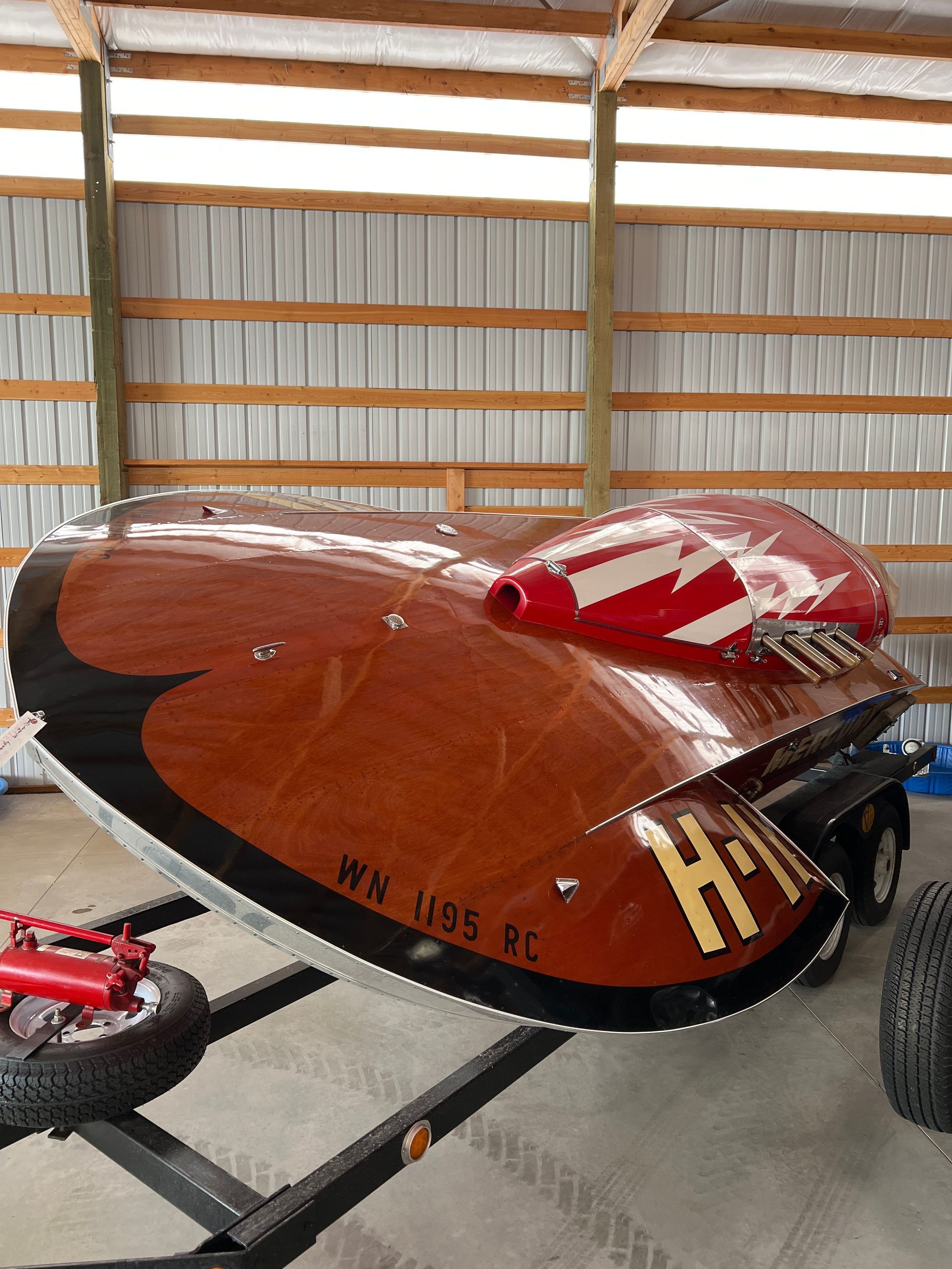 Mercury was designed by Adolph Apel of Ventnor Boat works and equipped by Dan Arena of Fageol with a special supercharged engine with a top speed of 100 MPH.