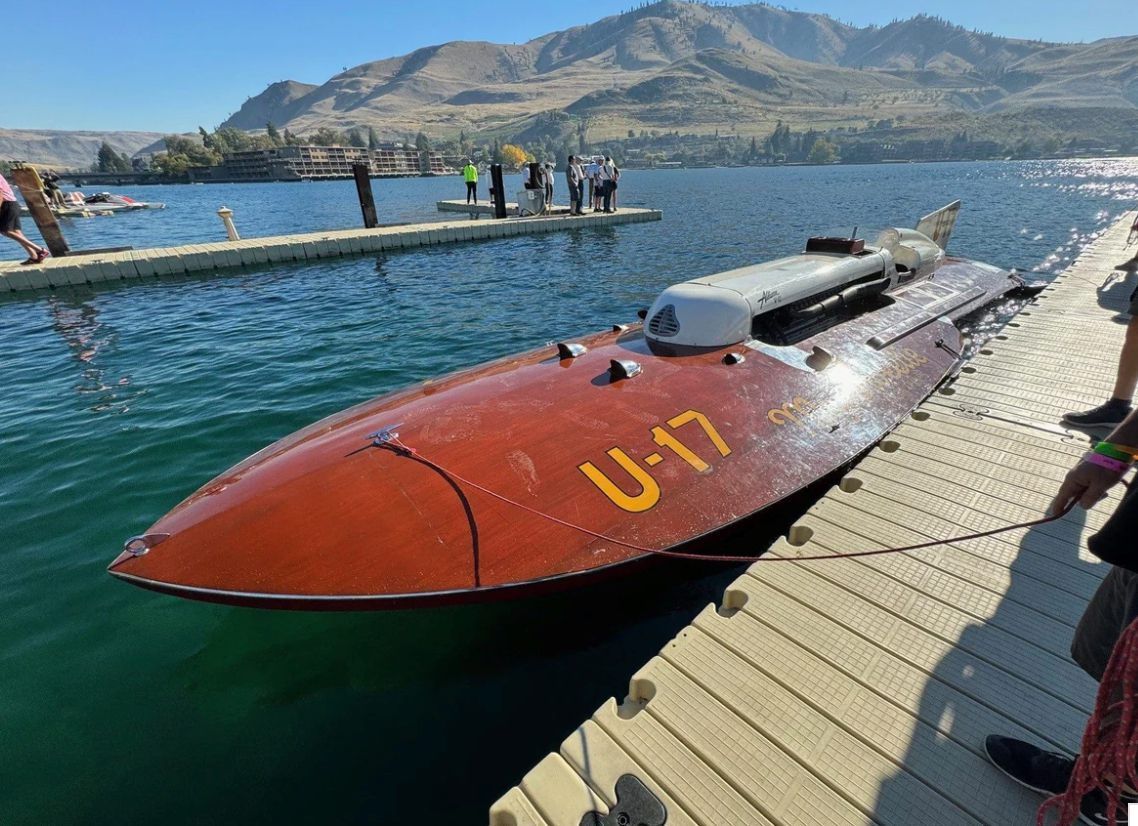 Owned by Ed Gregory and Ed Schoenherr, both of Detroit. From the board and shop of John Hacker and with Allison power, she can be a fine boat in competition.