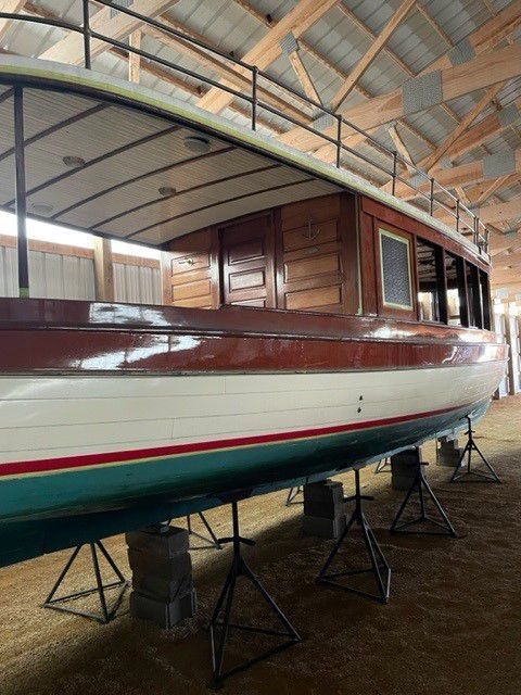 1909 Moore Glass Window Launch 41' picture number 1