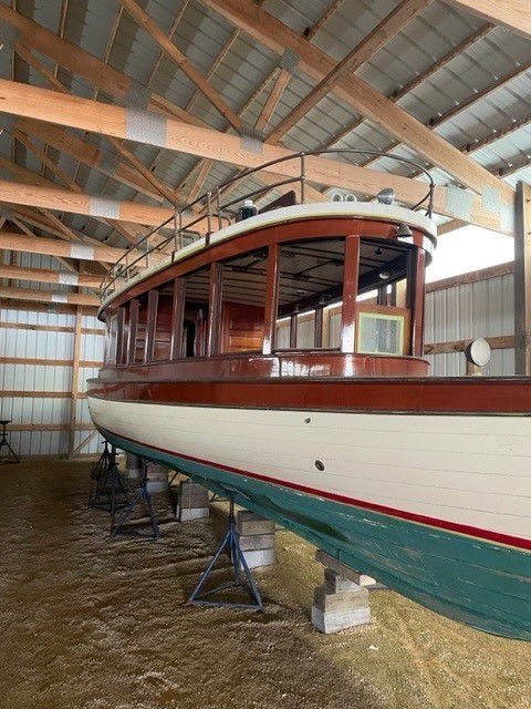 1909 Moore Glass Window Launch 41' picture number 1