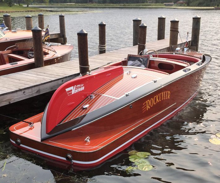 The ultimate Ventnor in 1948 was the big 23' Deluxe Runabout. She is a true 3 point suspension hydroplane and had just one purpose – SPEED