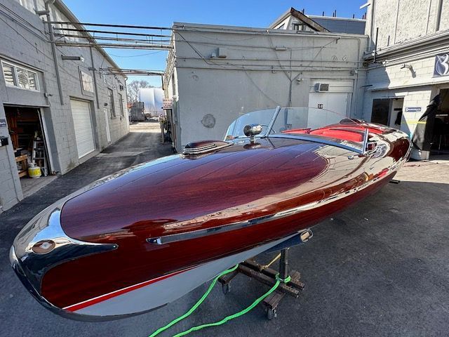 Hull 46-24-01 Hull number one for 1946 24' Streamliners....Hull number one boats were Manufacturer 