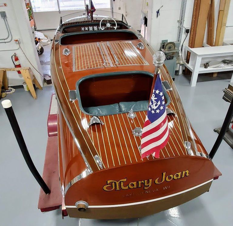Chris Craft 1941 Triple Cockpit Runabout Barrel Back 23' picture number 1